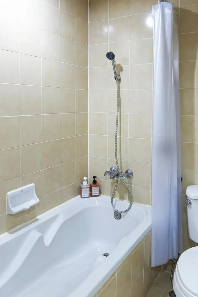 Bath, Bathroom in Ravipha Residences