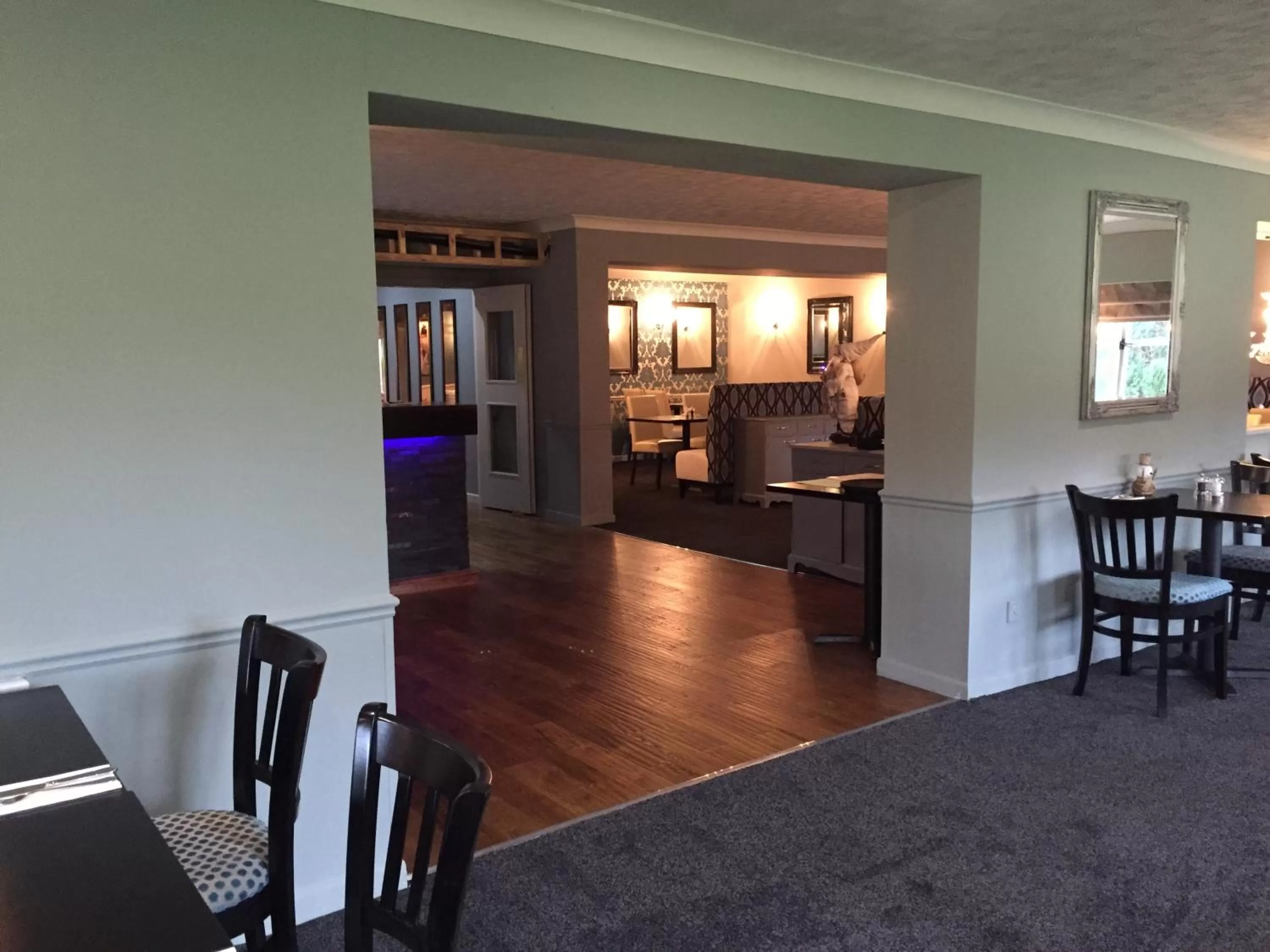 Restaurant/places to eat in South Lawn Hotel