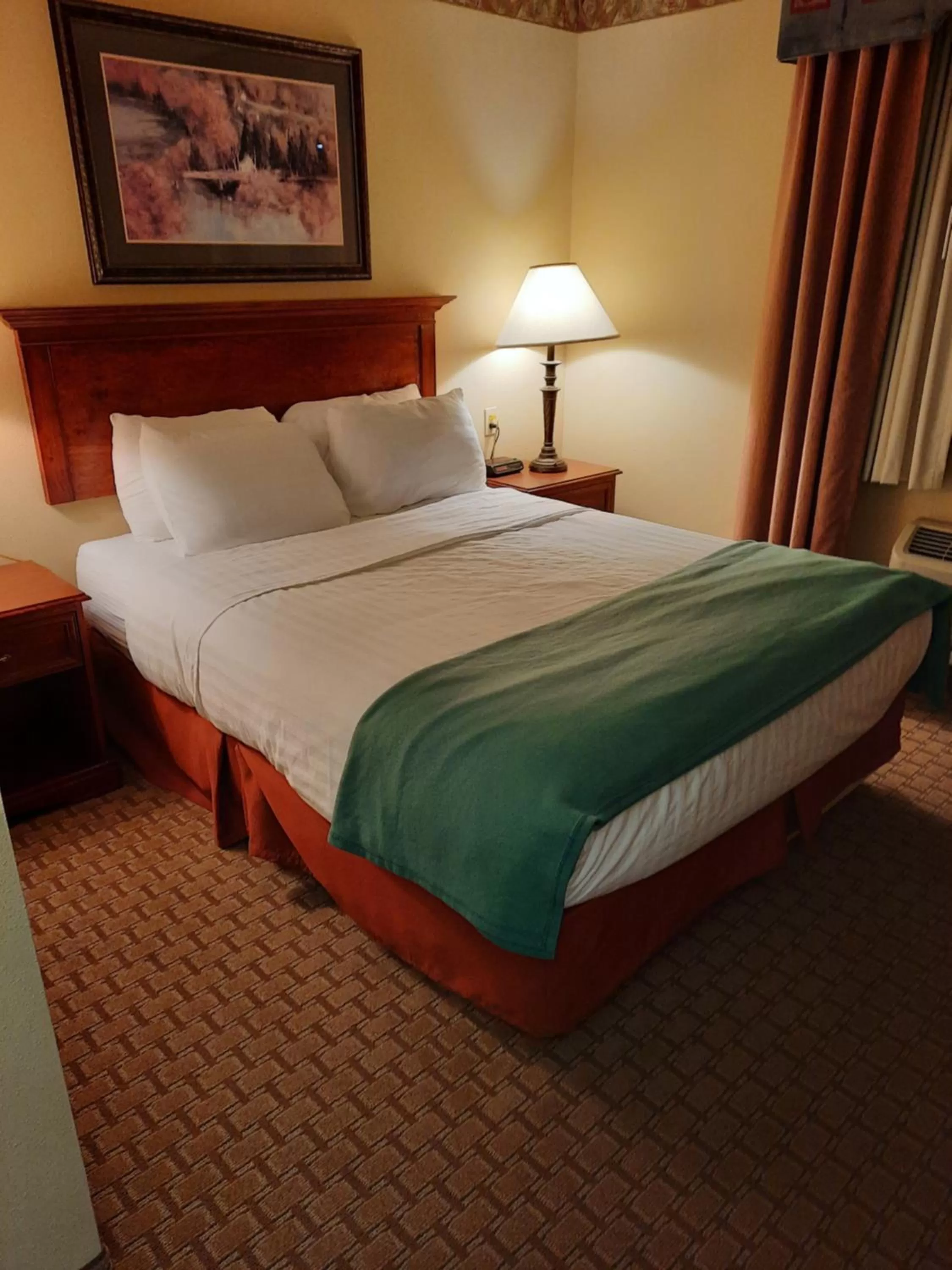 Bed in Horse Creek Inn