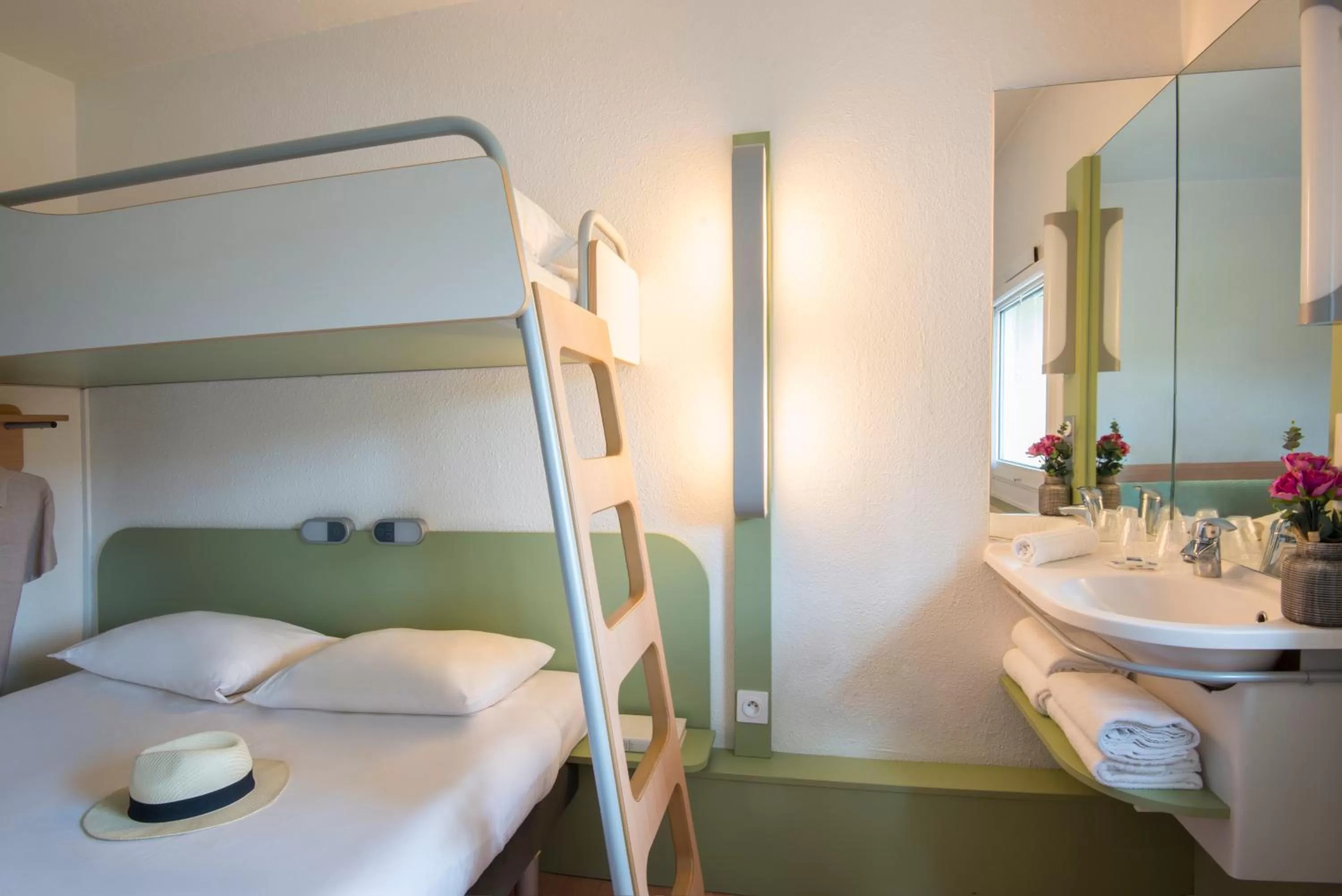 bunk bed, Bed in IBIS Budget Aix en Provence Est Le Canet