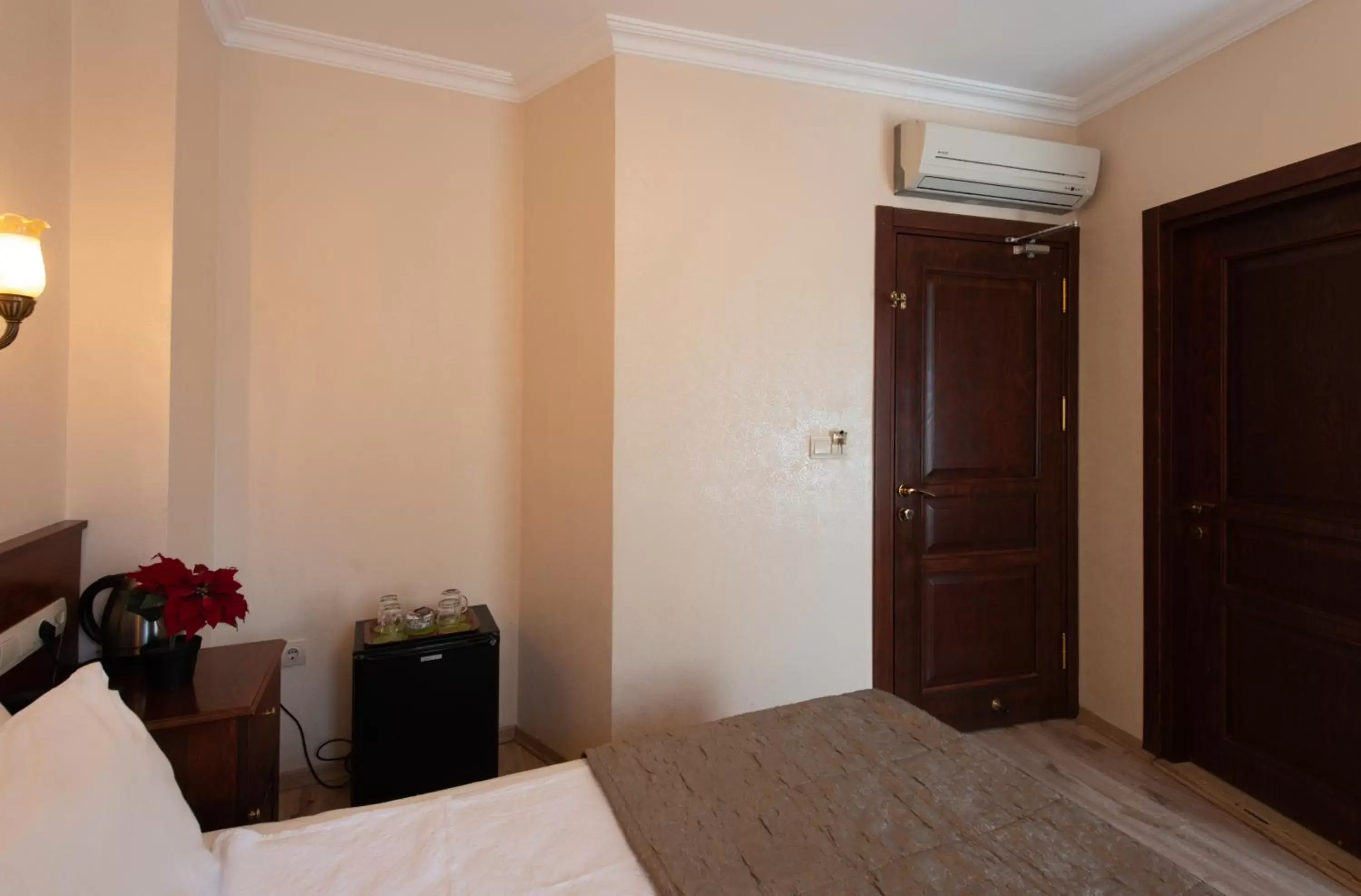 Photo of the whole room, Bed in Sultanahmet Cesme Hotel Photo of the whole room, Bed in Sultanahmet Cesme Hotel