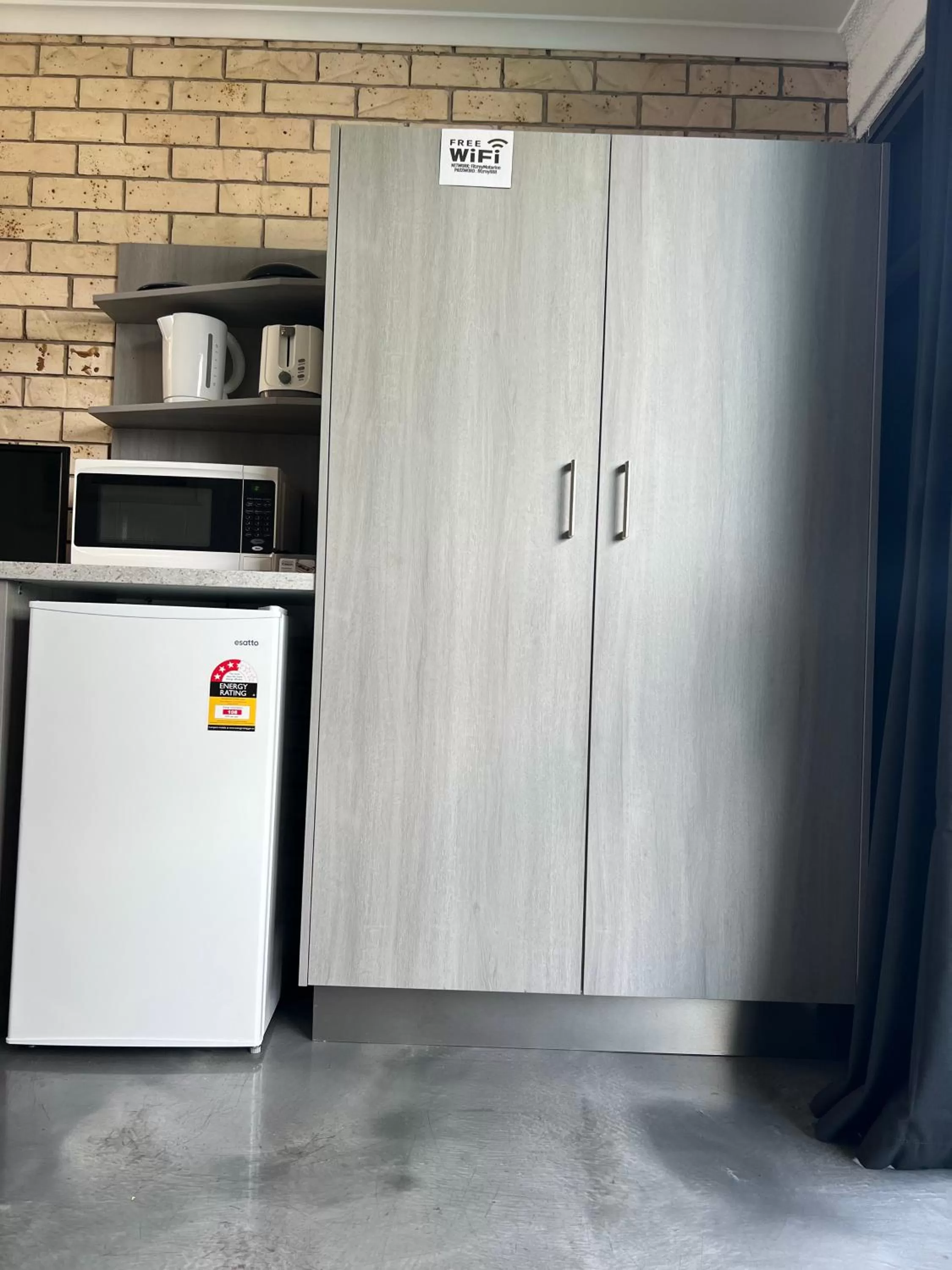 wardrobe in Y Motels Rockhampton