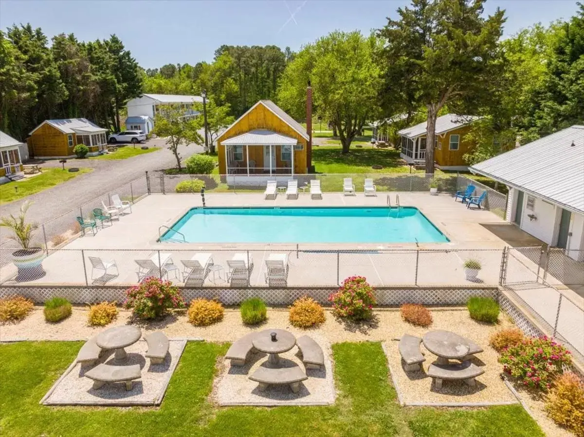 Swimming pool, Pool View in Beach Bum West-O Motel