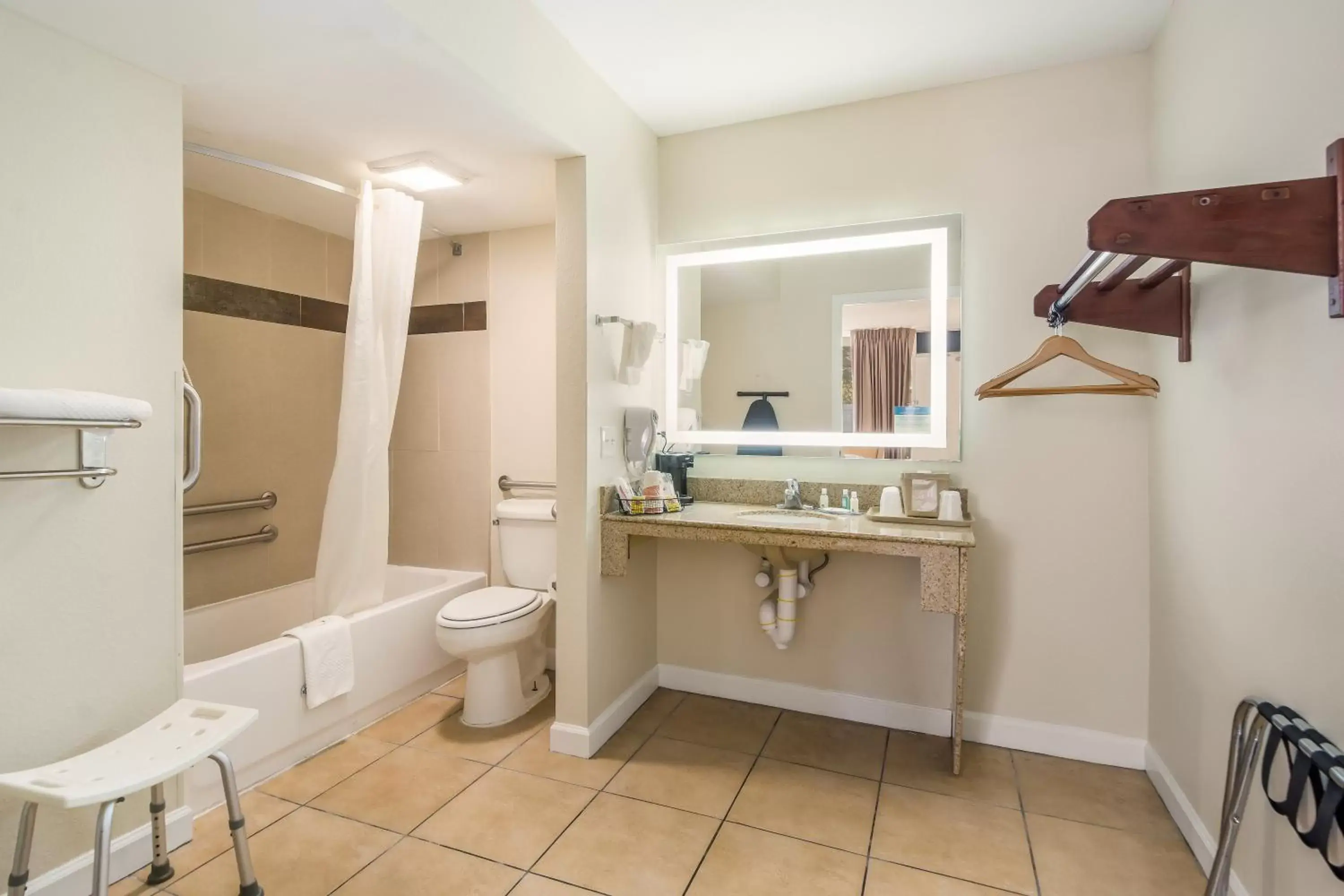 Bathroom in Quality Inn Bradenton - Sarasota North