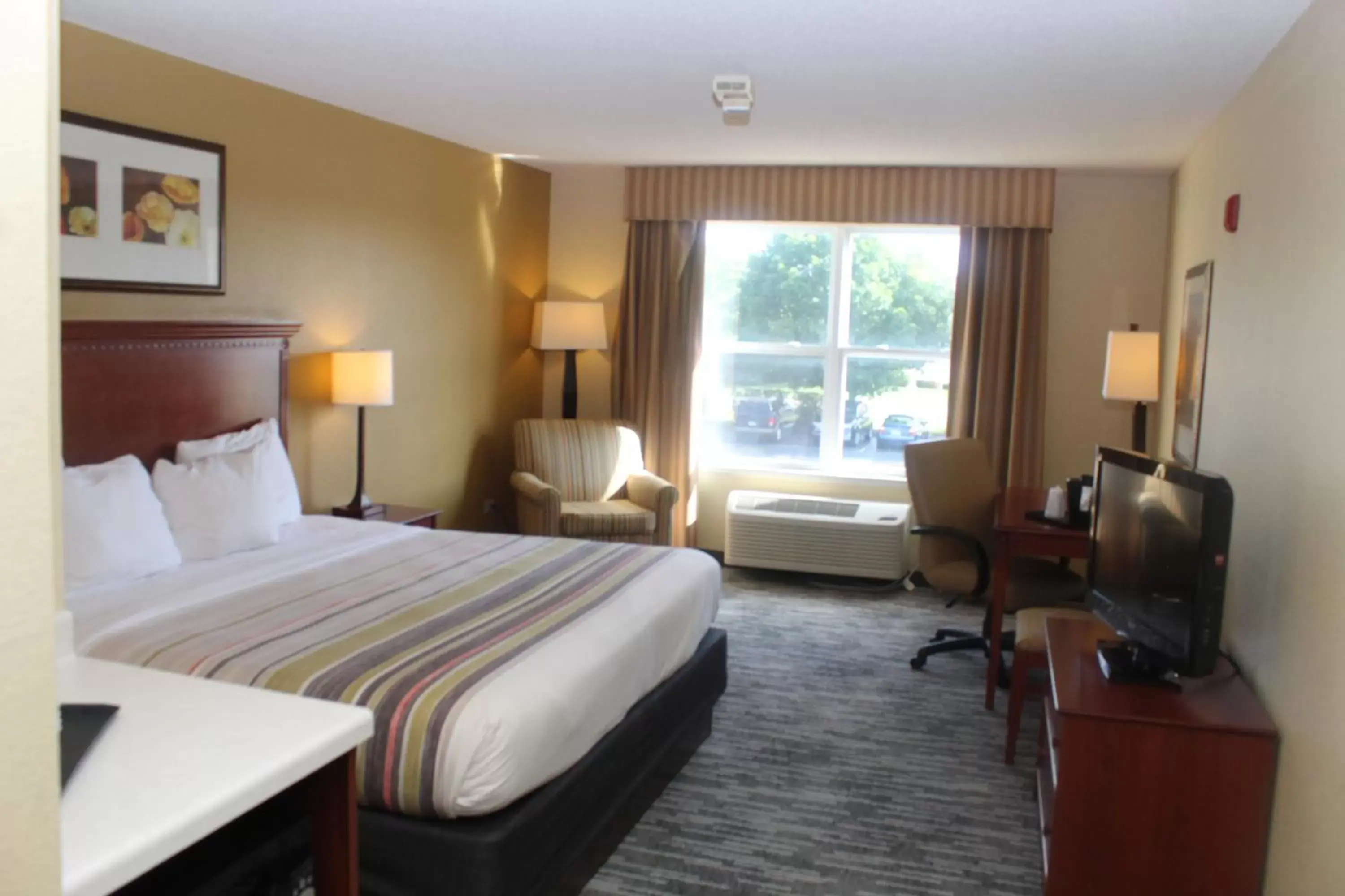 Photo of the whole room in Country Inn & Suites by Radisson, Crystal Lake, IL