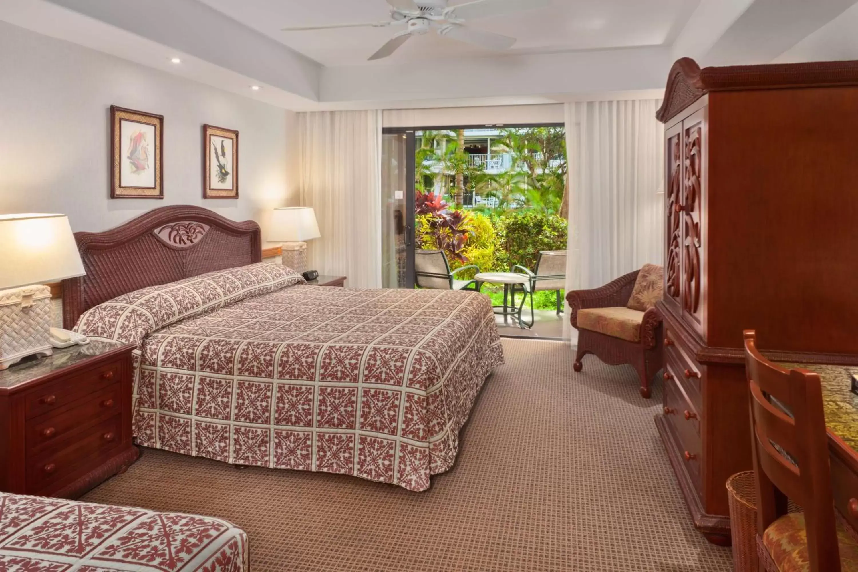 Bedroom, Bed in OUTRIGGER Kāʻanapali Beach Resort