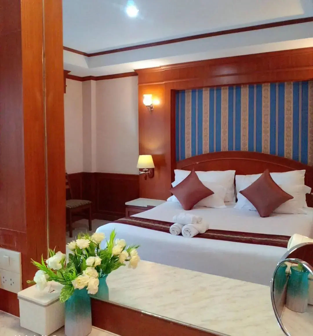 Property building, Bed in The Lion King Hotel Udonthani