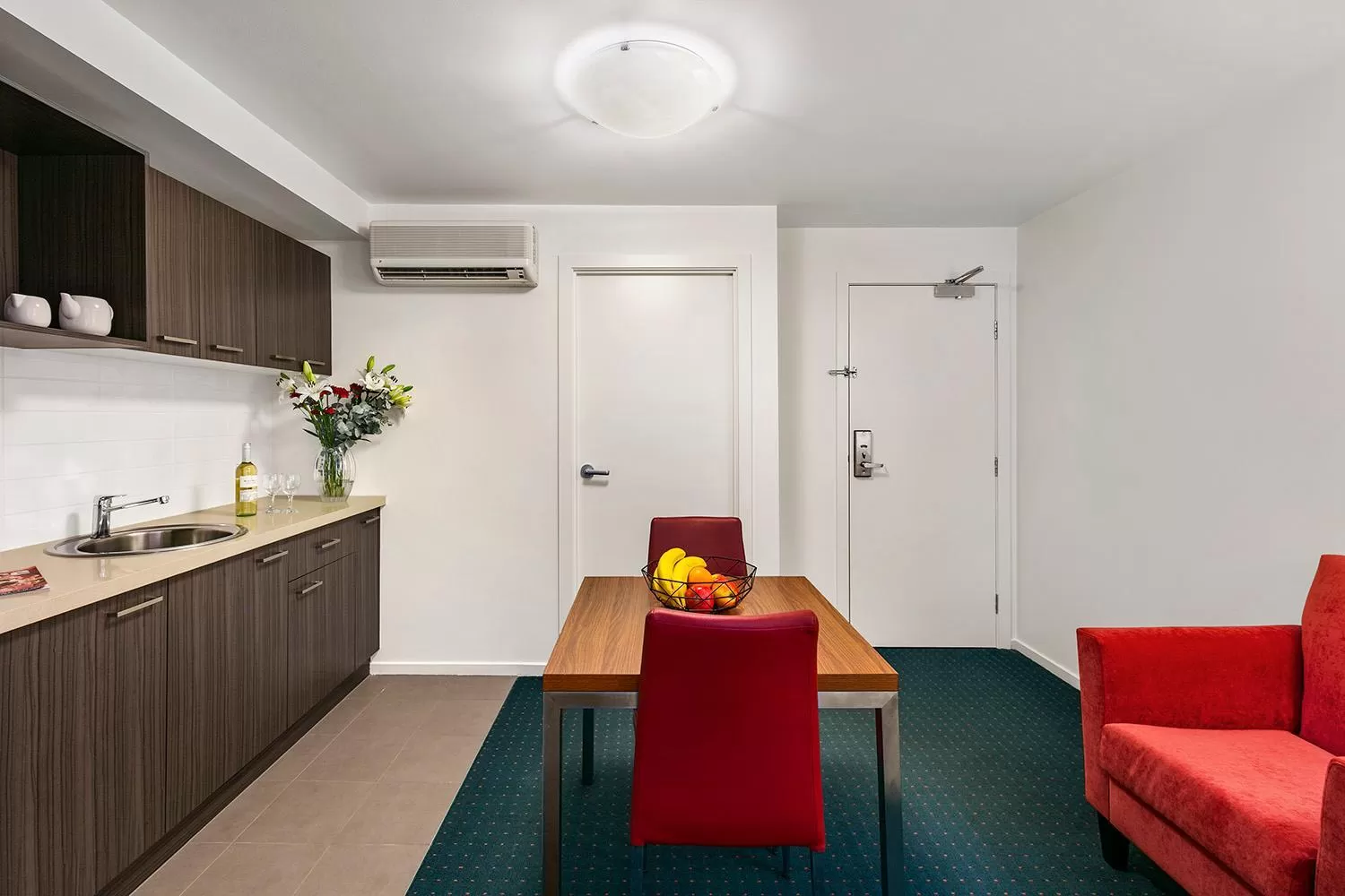 Kitchen or kitchenette in Melbourne Carlton Central Apartment Hotel Official
