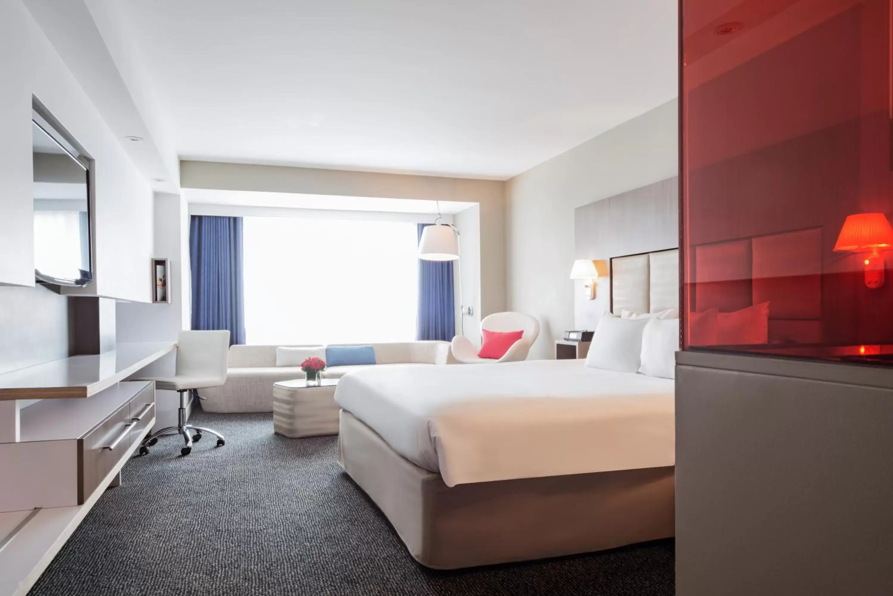 Photo of the whole room, Room Photo in Novotel Montreal Center