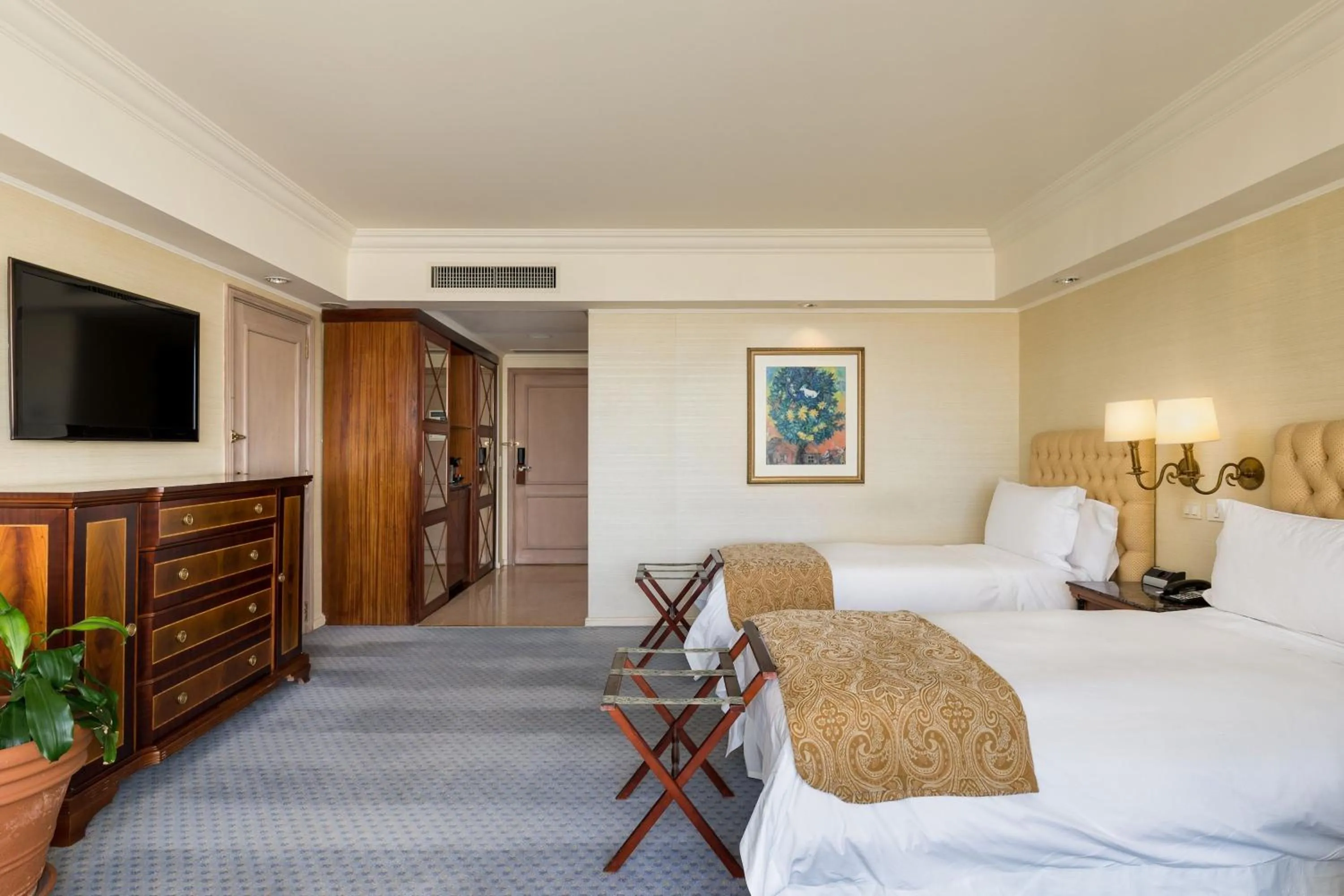 Photo of the whole room, Bed in Park Tower, A Luxury Collection Hotel, Buenos Aires