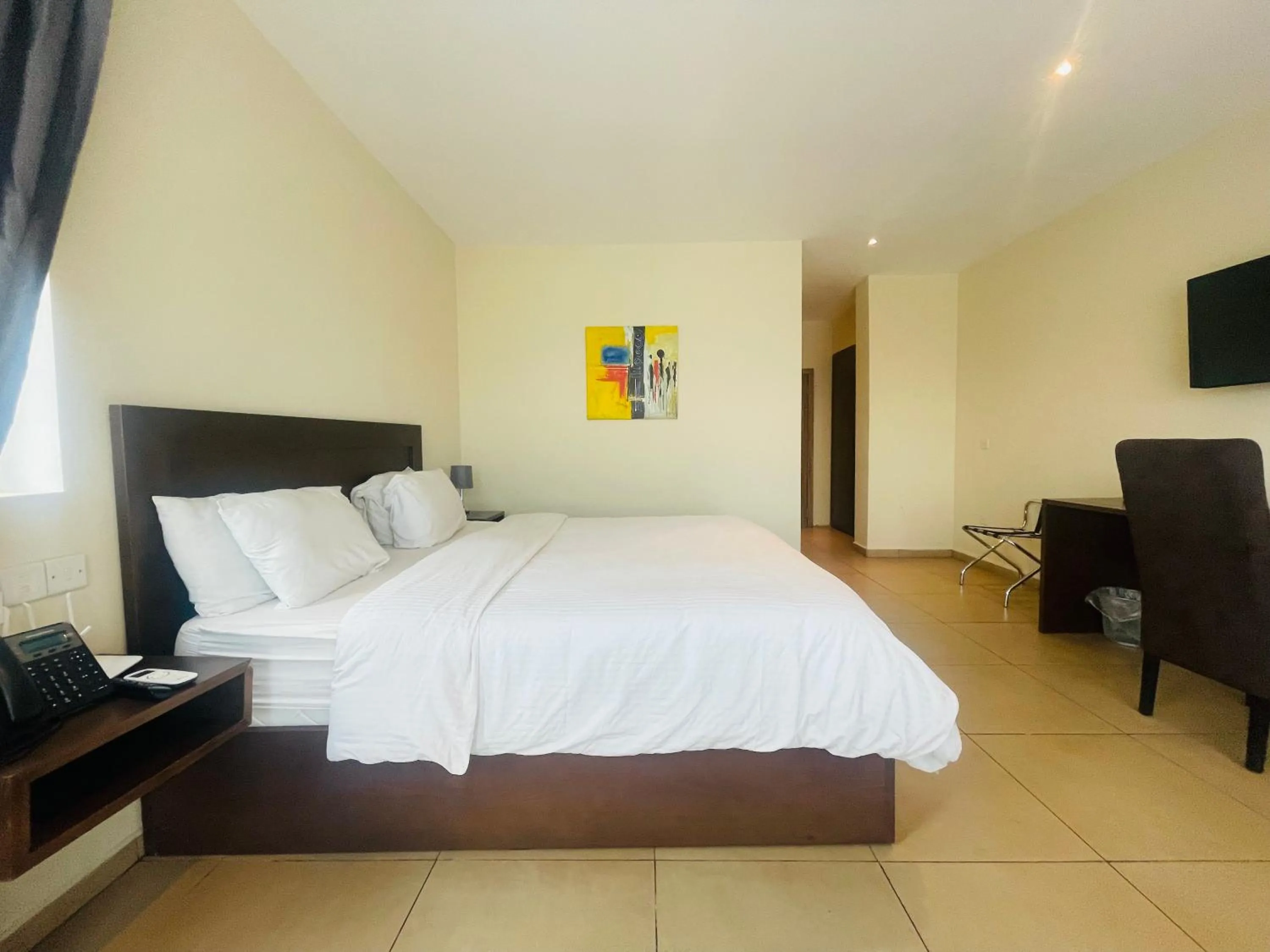 Photo of the whole room, Bed in New Brookfields Hotel