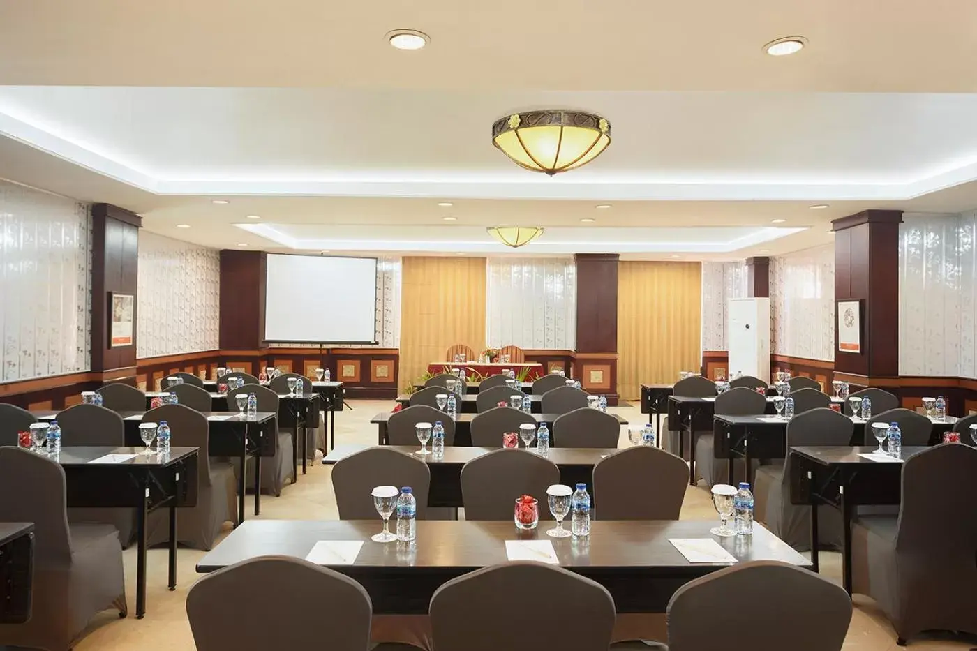 Meeting/conference room in Swiss-Belhotel Tarakan