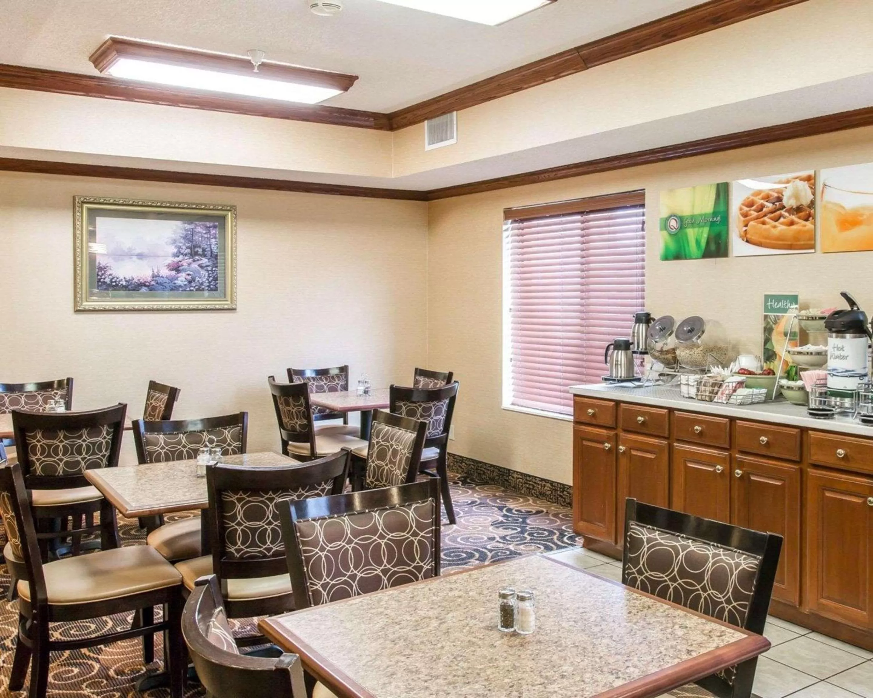 Restaurant/places to eat in Quality Inn & Suites Niles