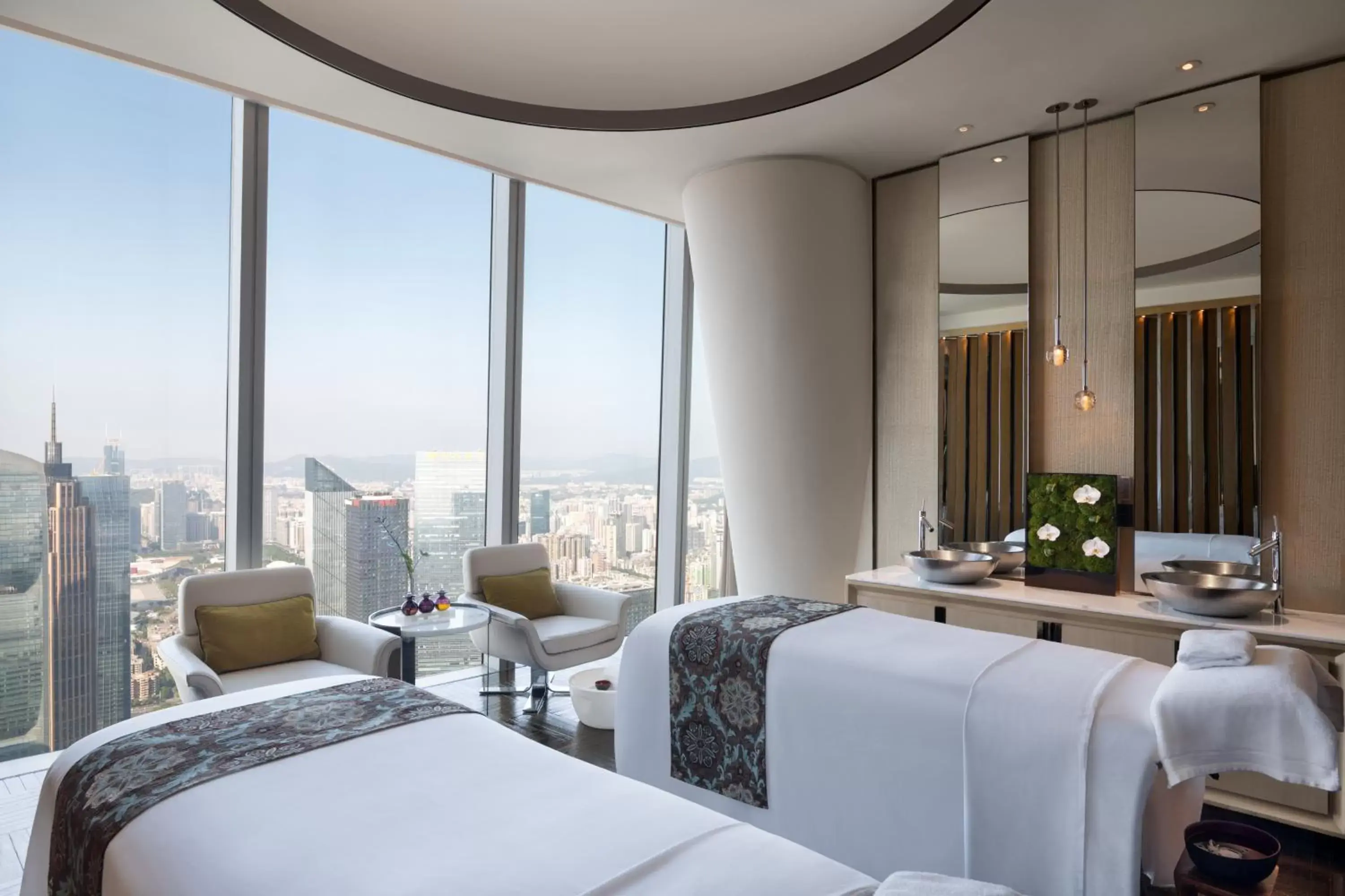 Massage, Bed in Four Seasons Hotel Guangzhou Massage, Bed in Four Seasons Hotel Guangzhou