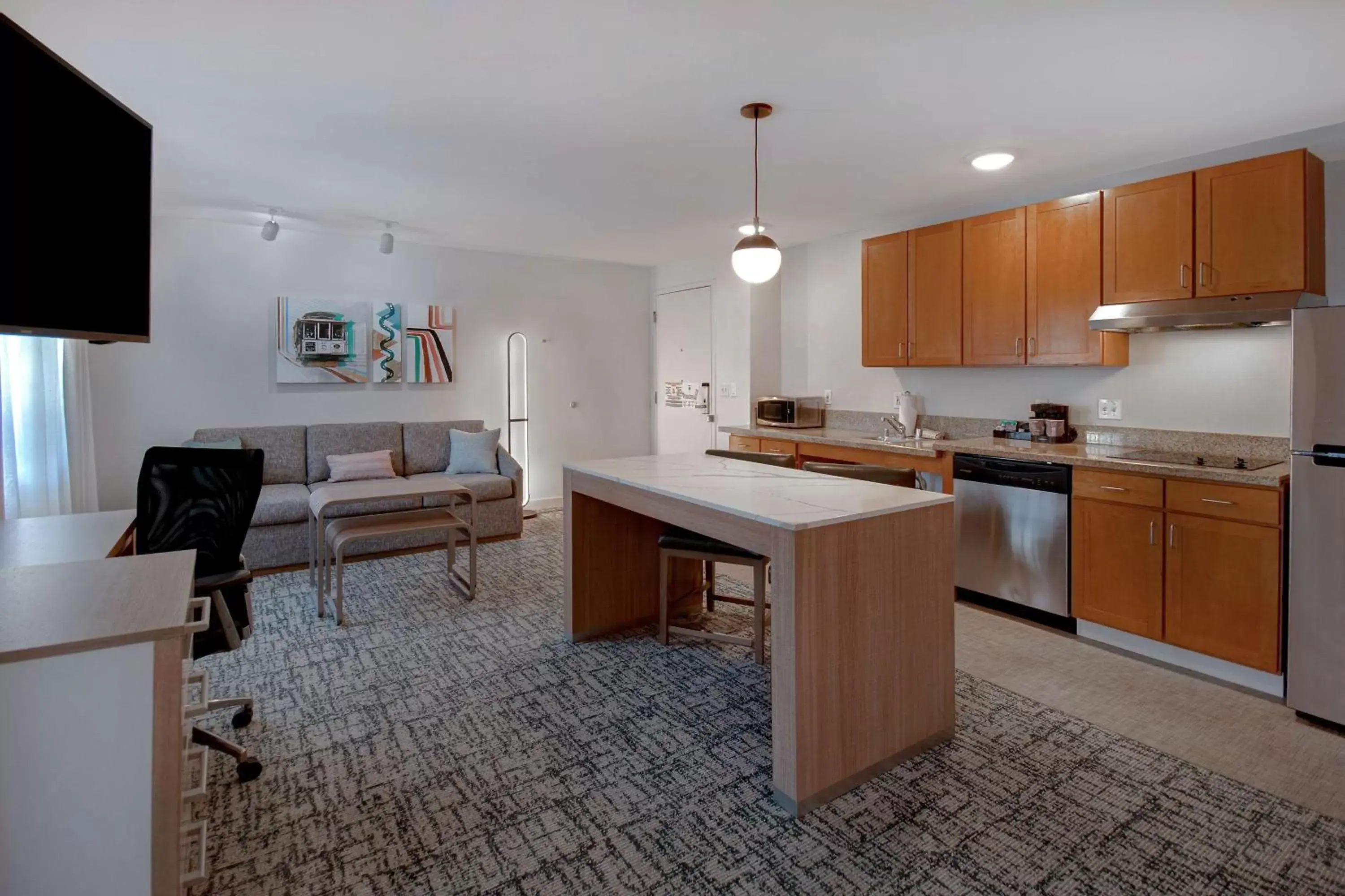 Living room, Kitchen/Kitchenette in Homewood Suites by Hilton San Francisco Airport North California