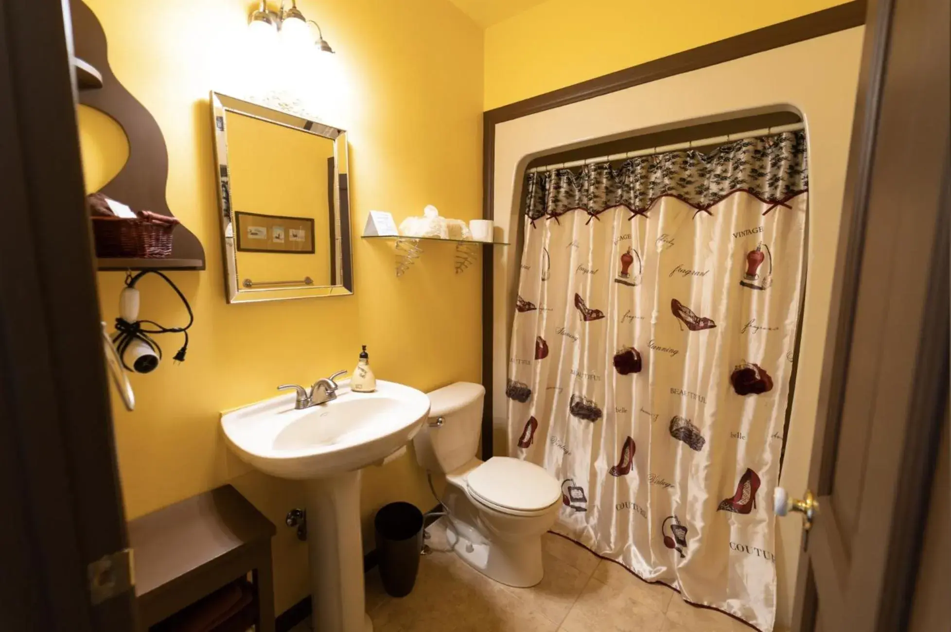 Bathroom in The Maple Inn