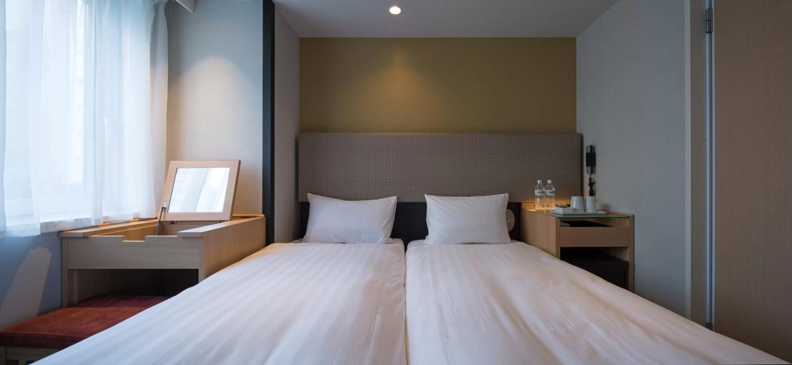 Economy Hollywood Twin Room - Non-Smoking in E Hotel Higashi Shinjuku