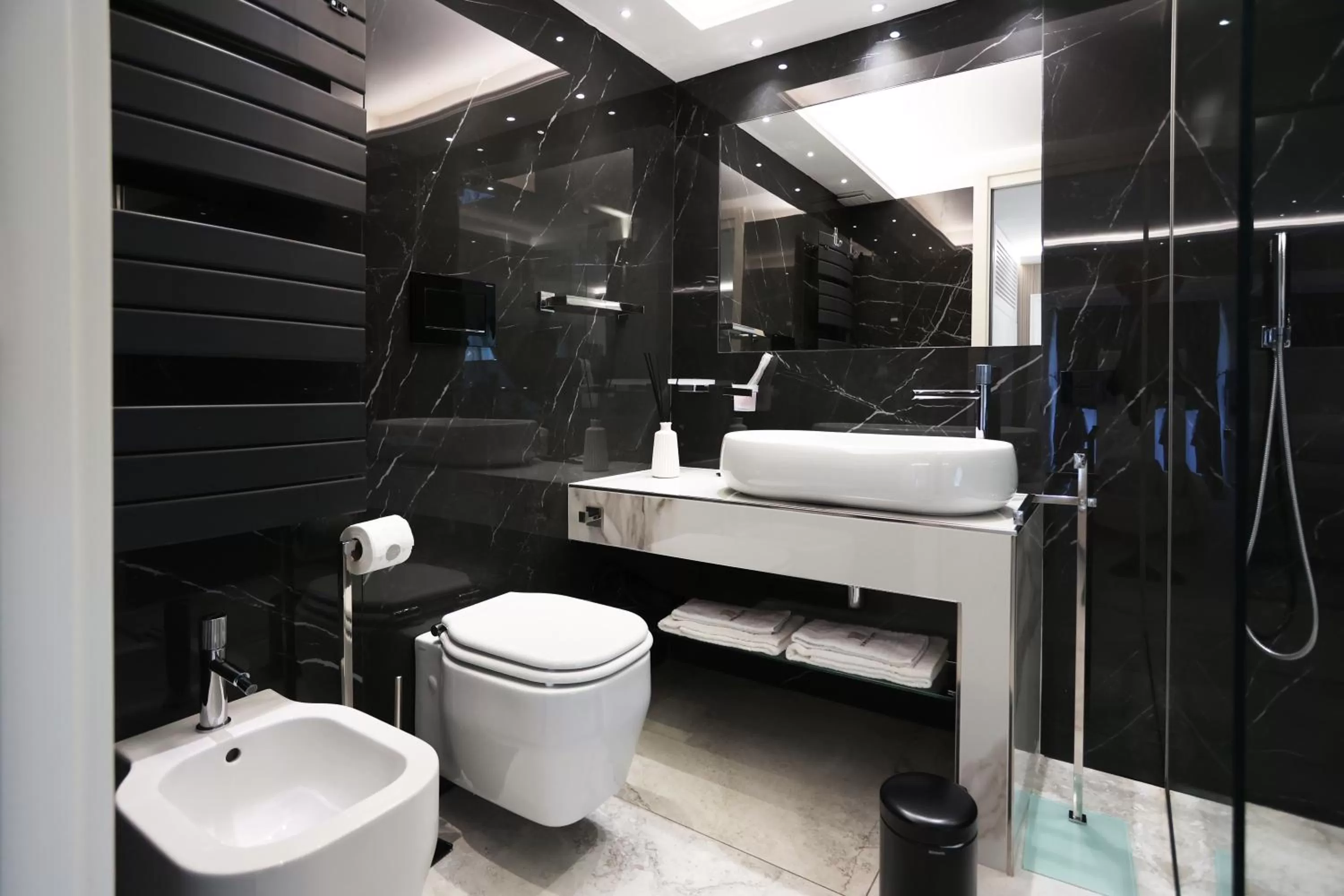 Shower, Bathroom in Domus De Cinti