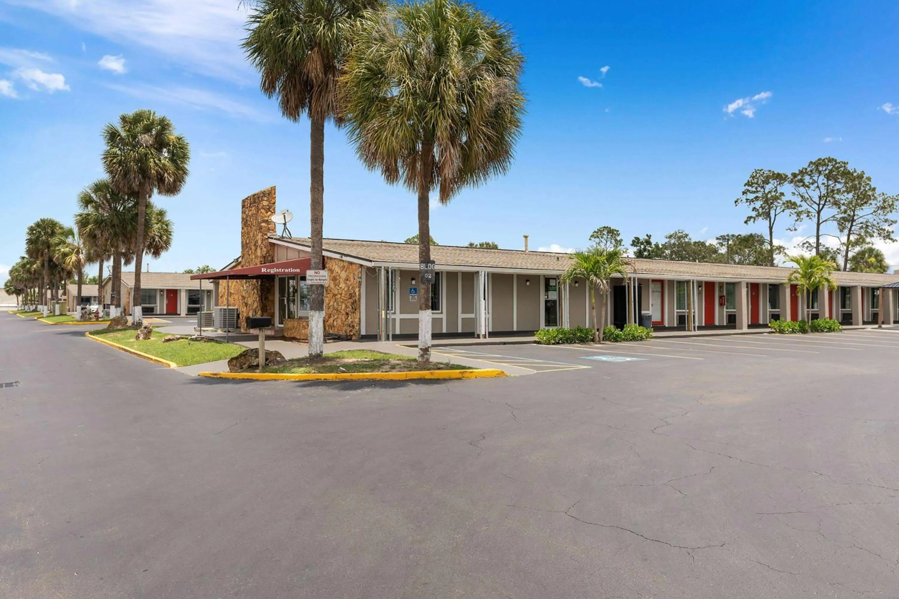 Property building in Super 8 by Wyndham Kissimmee-Orlando
