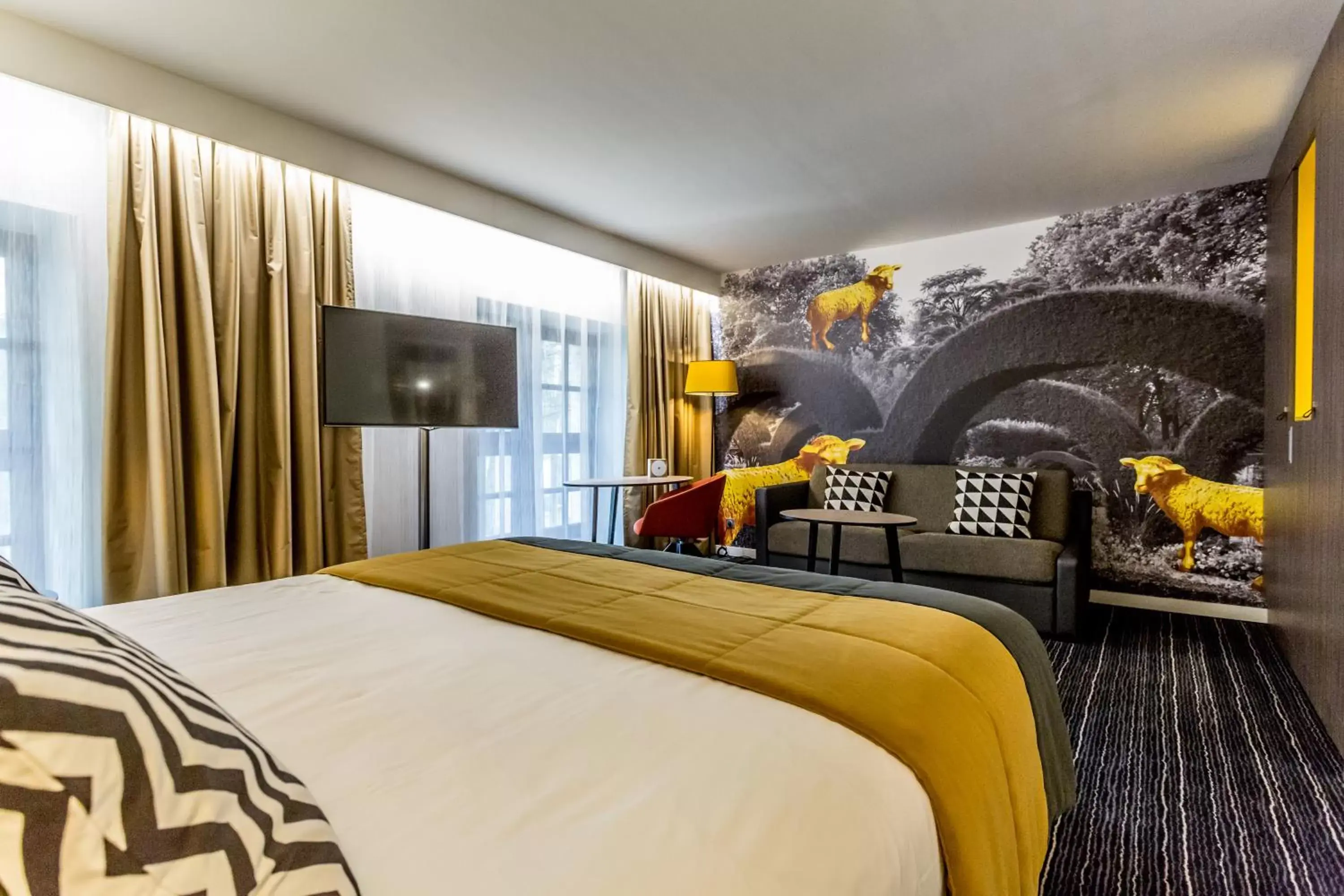 Bedroom in Hotel De Bourbon Grand Hotel Mercure Bourges