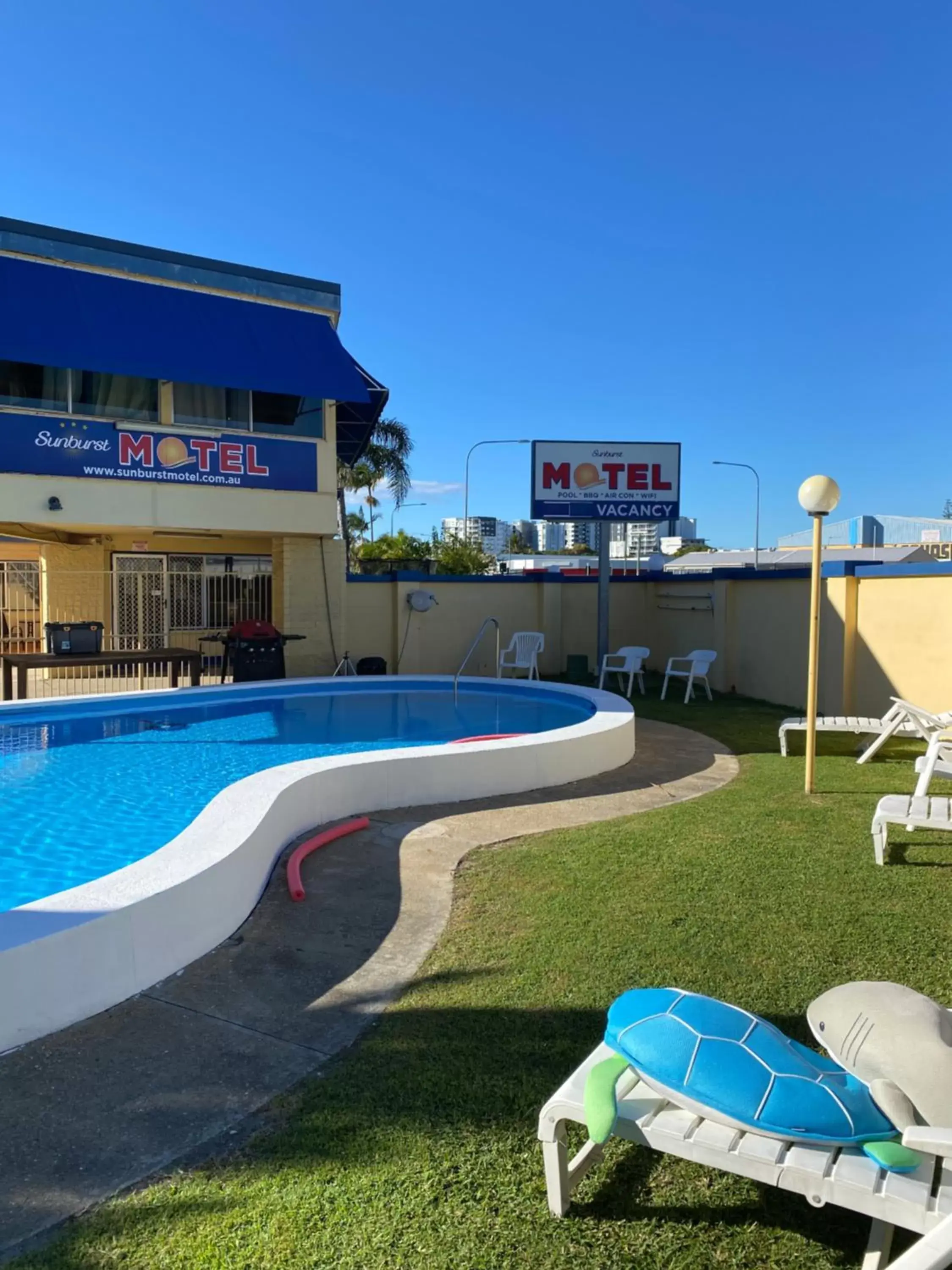 Swimming Pool in Sunburst Motel
