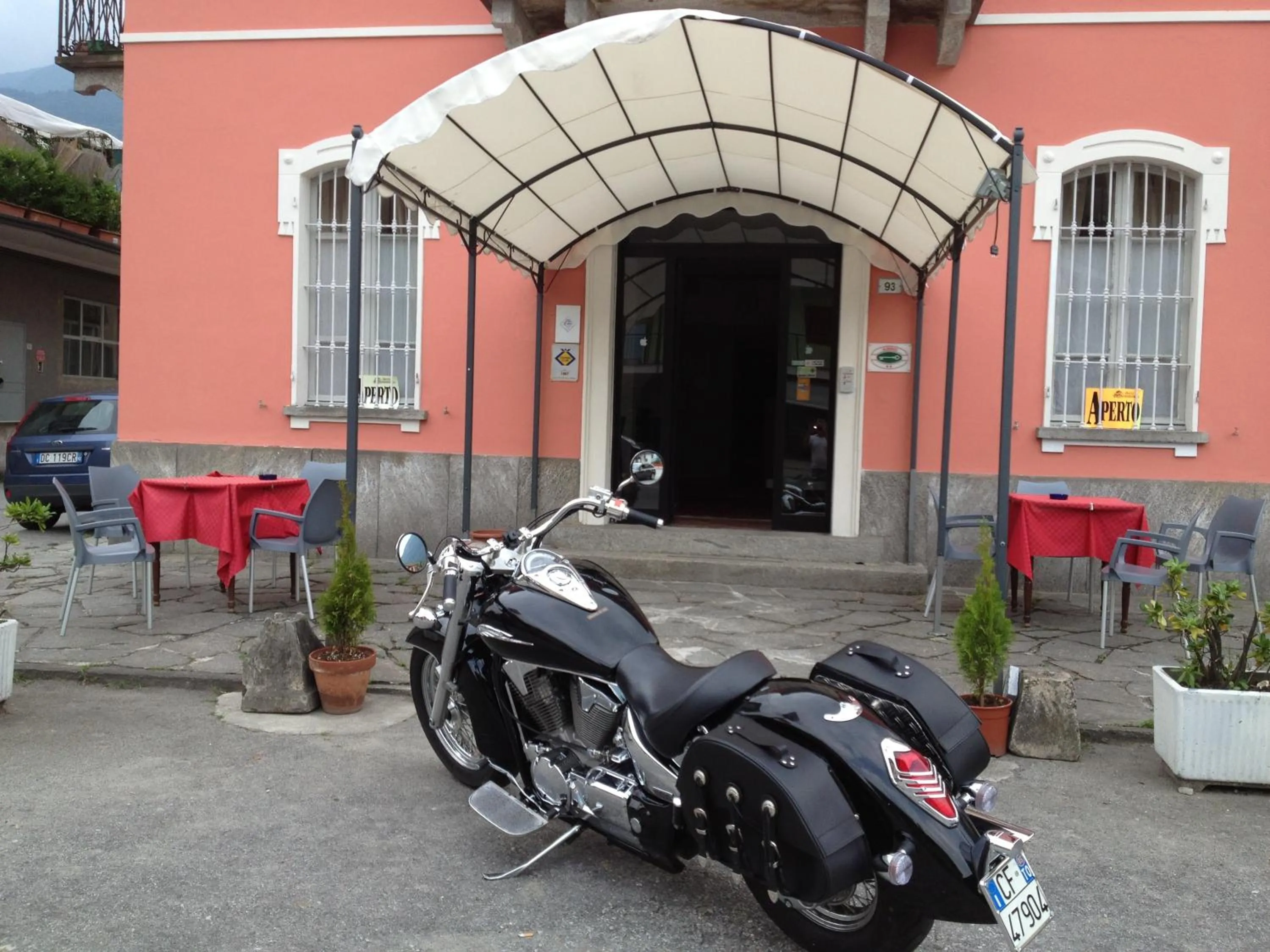 Facade/entrance in Hotel Domodossola