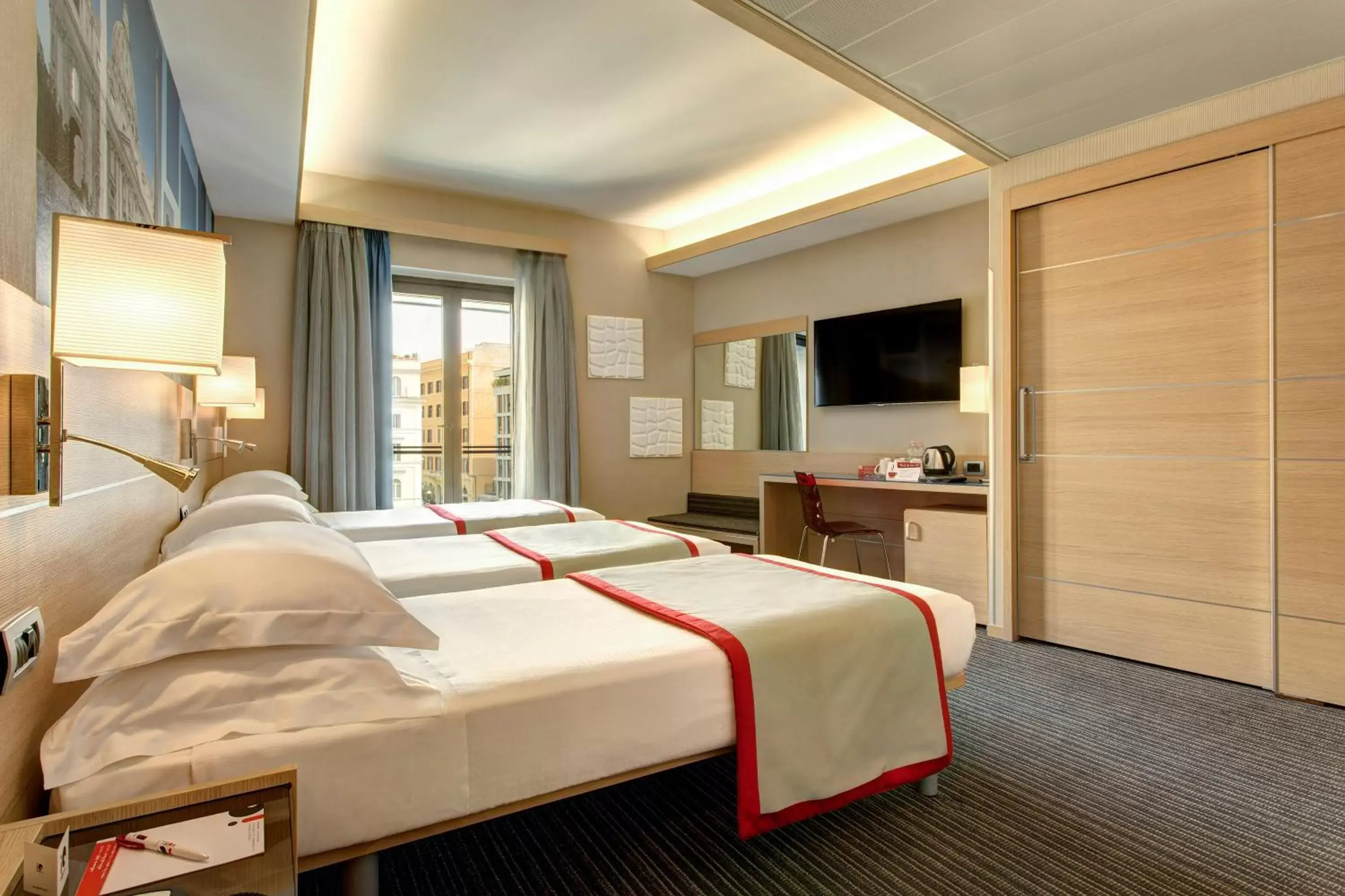 Bedroom, Bed in iQ Hotel Roma