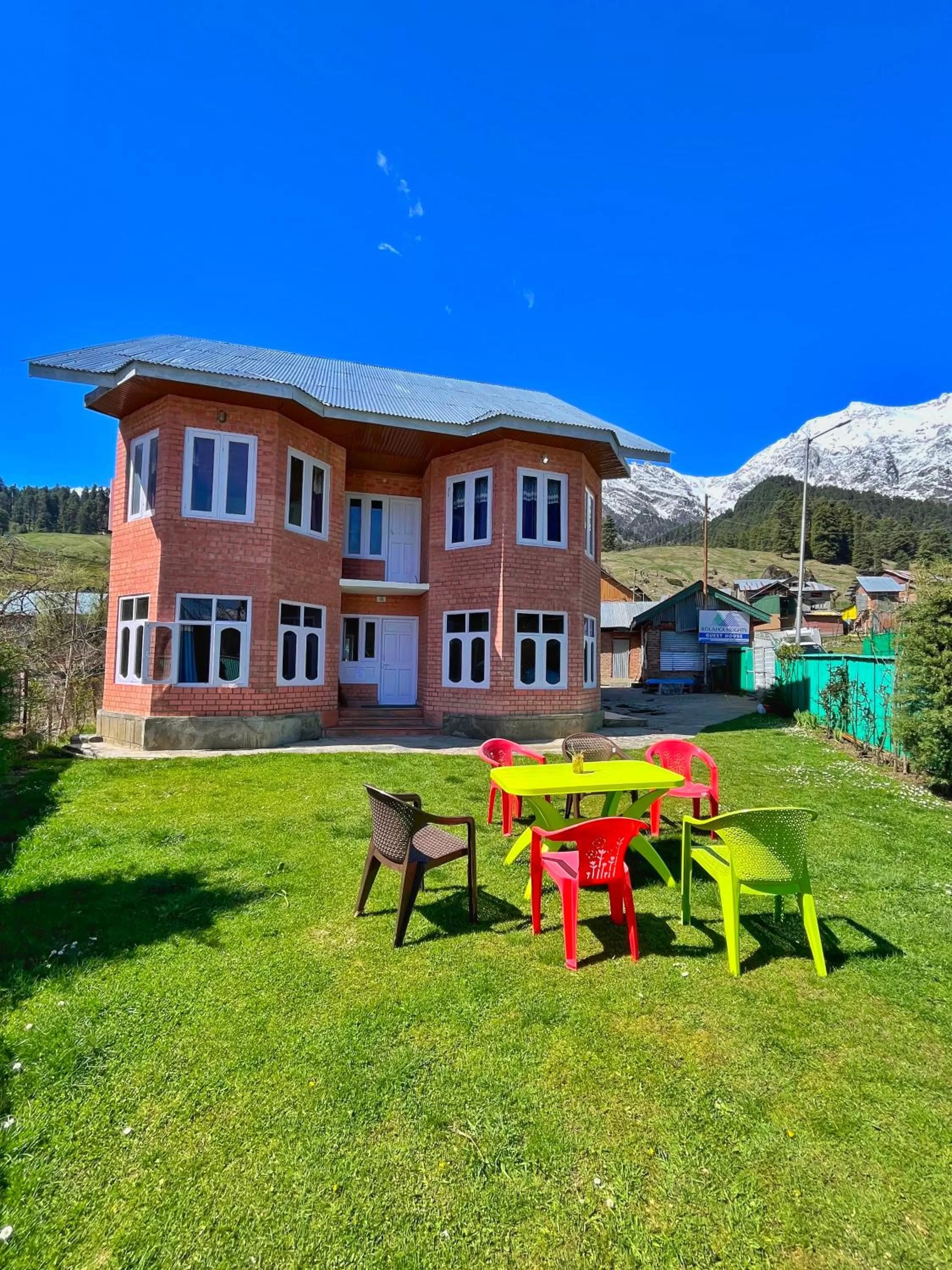 Kolahoi Heights Guest House