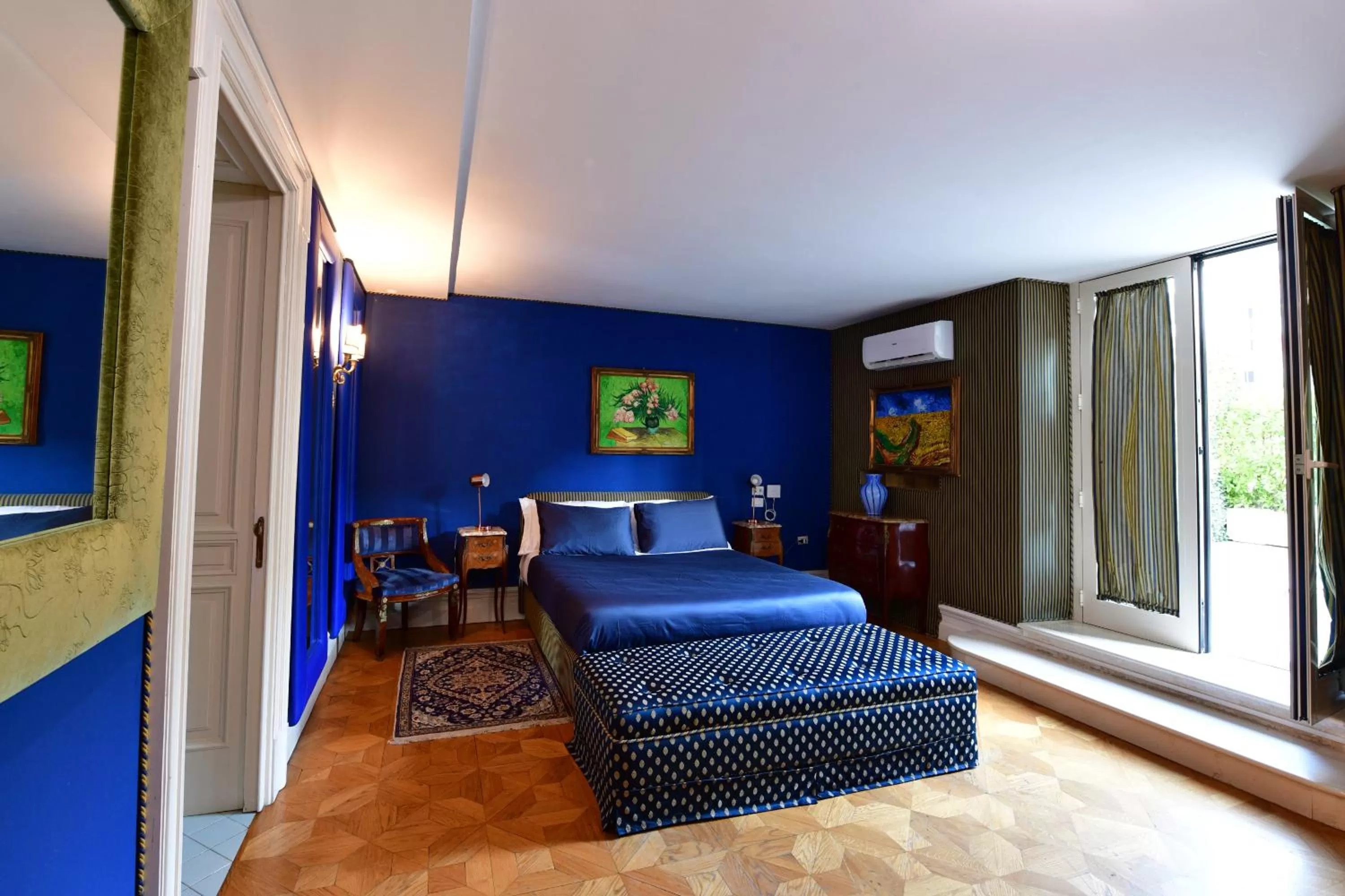 Bedroom, Bed in Sisuites