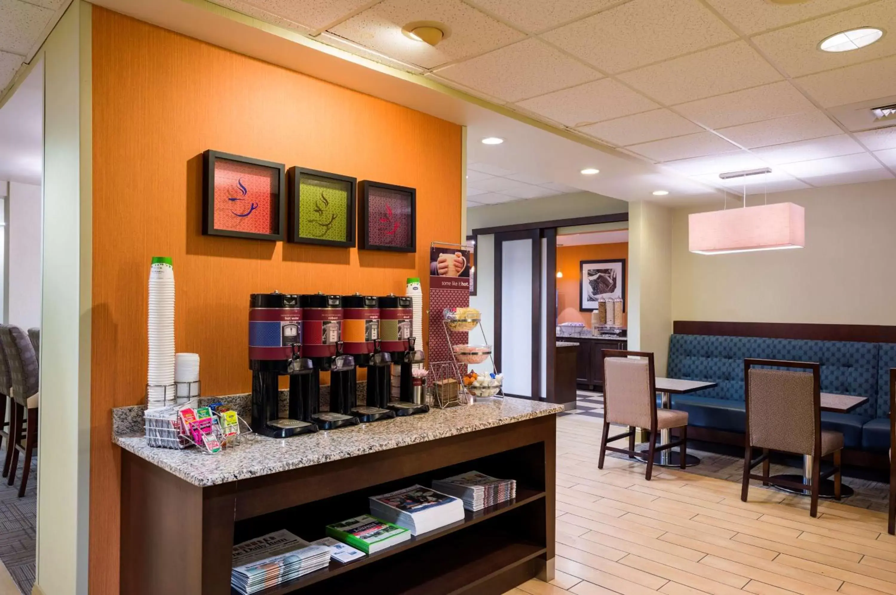 Dining area in Hampton Inn Danville