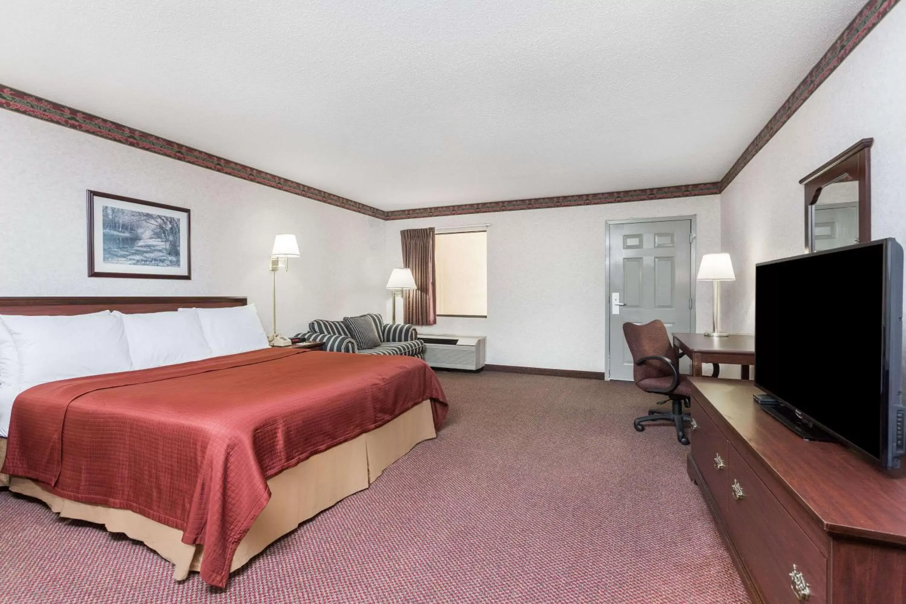 Photo of the whole room, Bed in Days Inn by Wyndham Royston