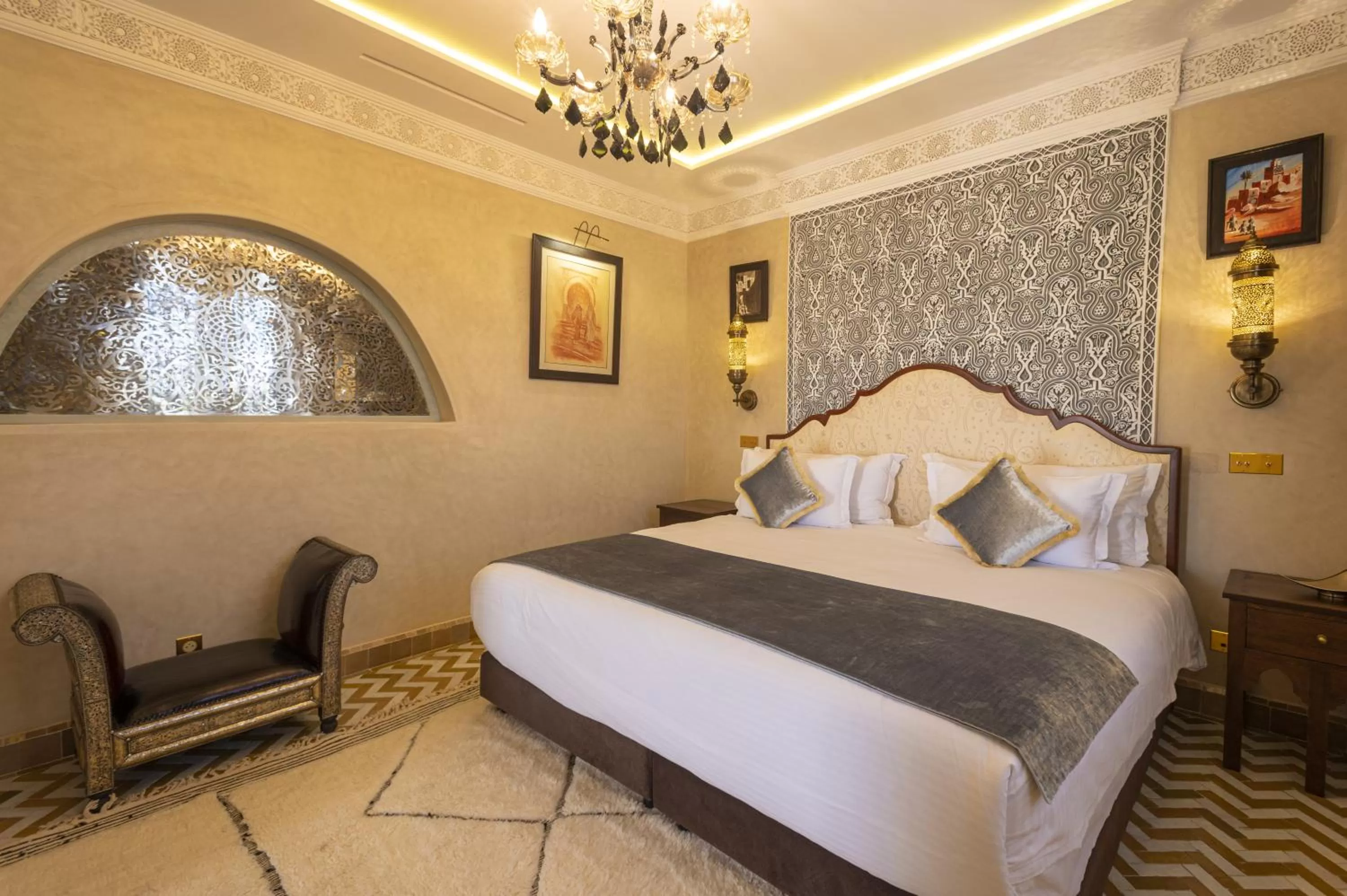 Bed in Maria Towers , Palais Table d'hôtes & SPA