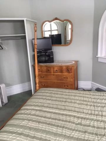 Bedroom, Bed in Victorian Charm Inn