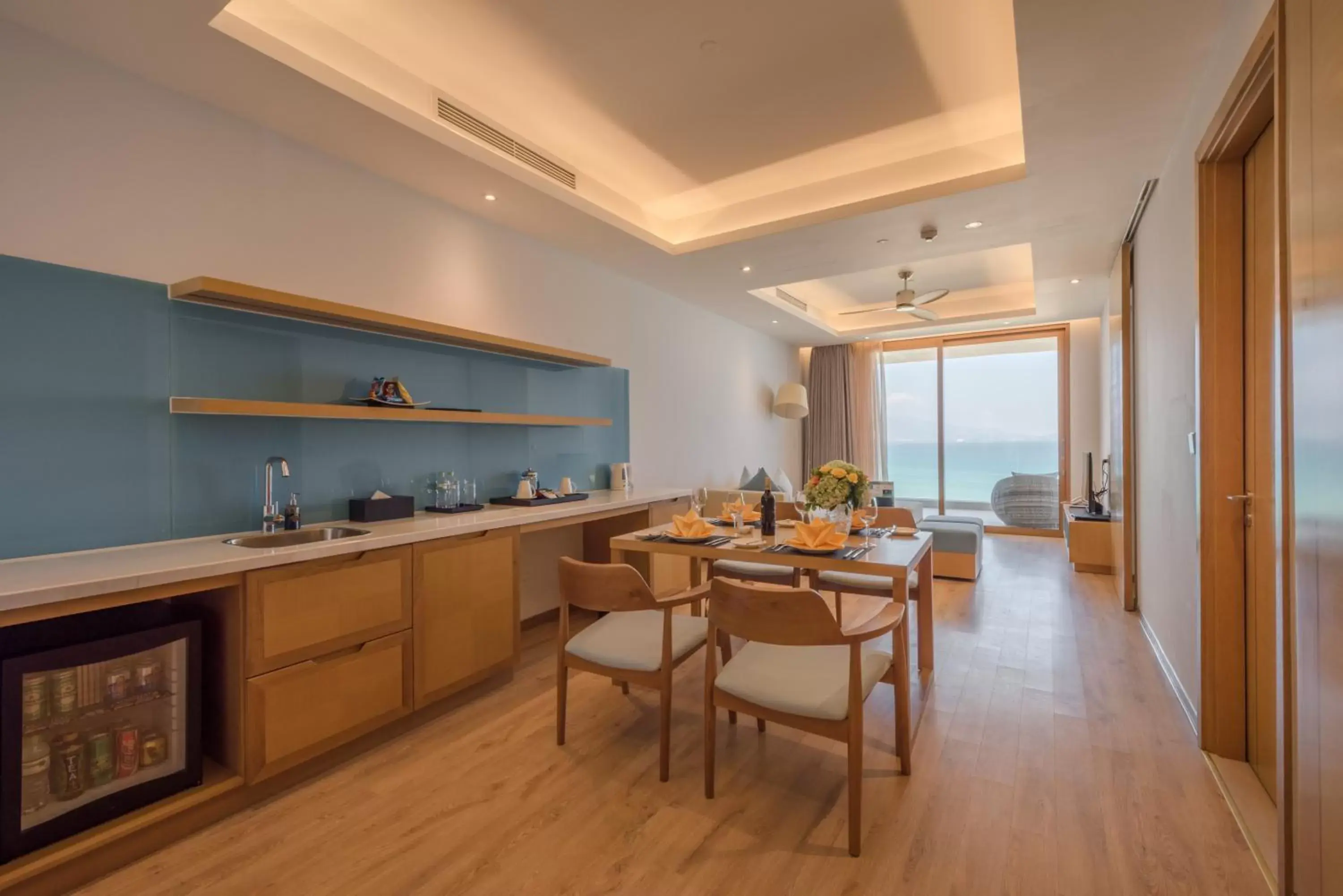 Seating area, Kitchen/Kitchenette in FLC Luxury Hotel Quy Nhon