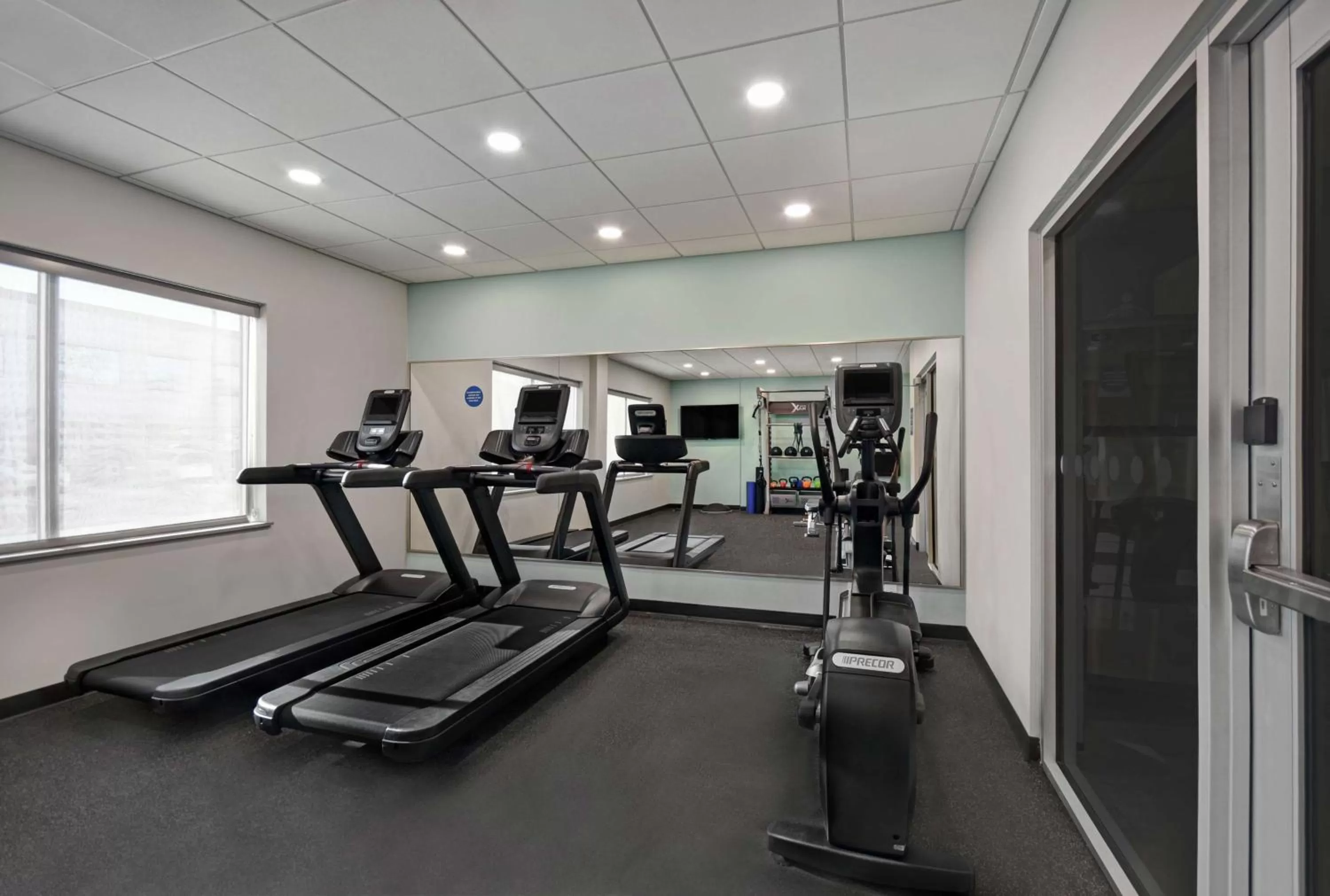 Fitness centre/facilities in Tru By Hilton Burlington