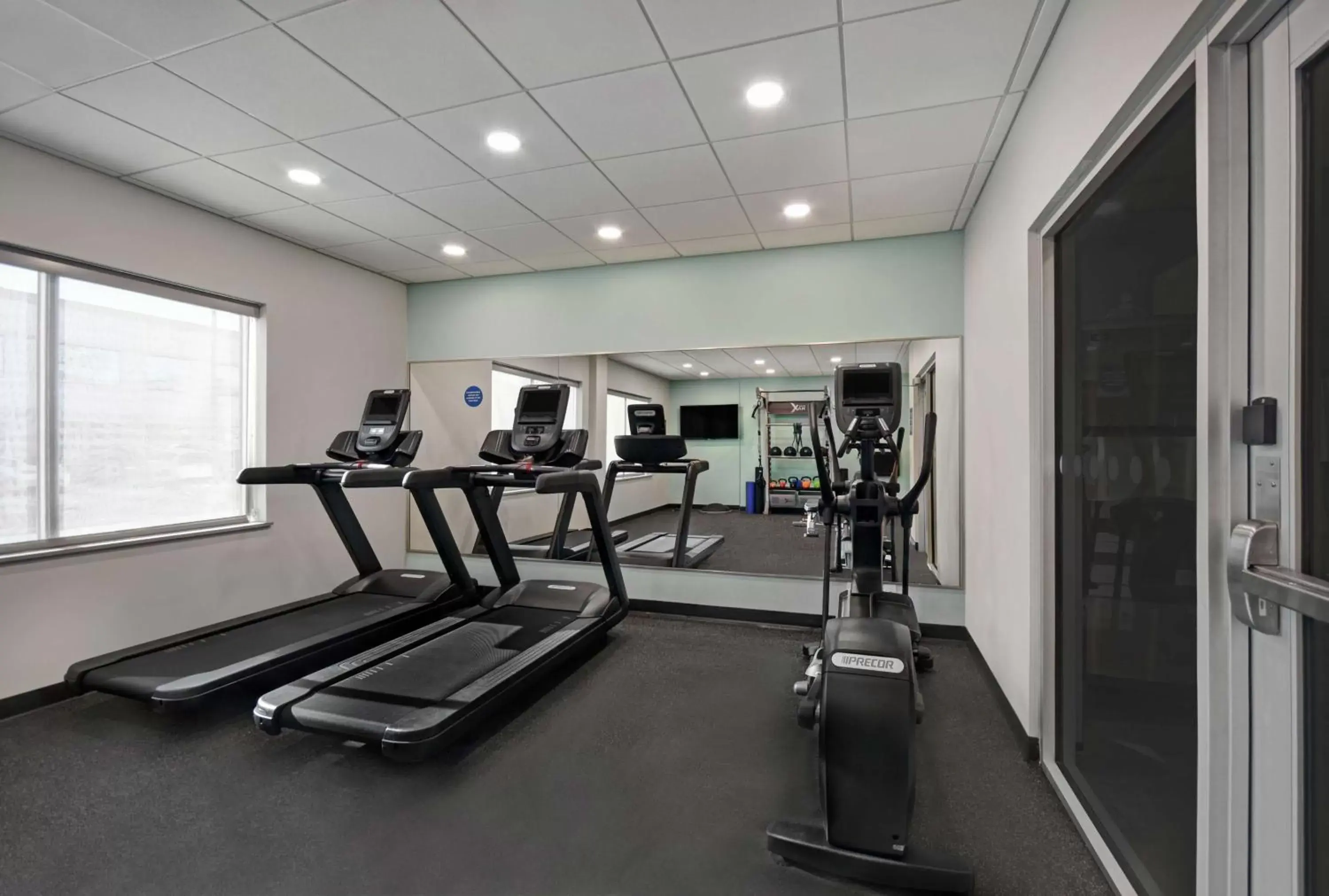 Fitness centre/facilities, Fitness Center/Facilities in Tru By Hilton Burlington