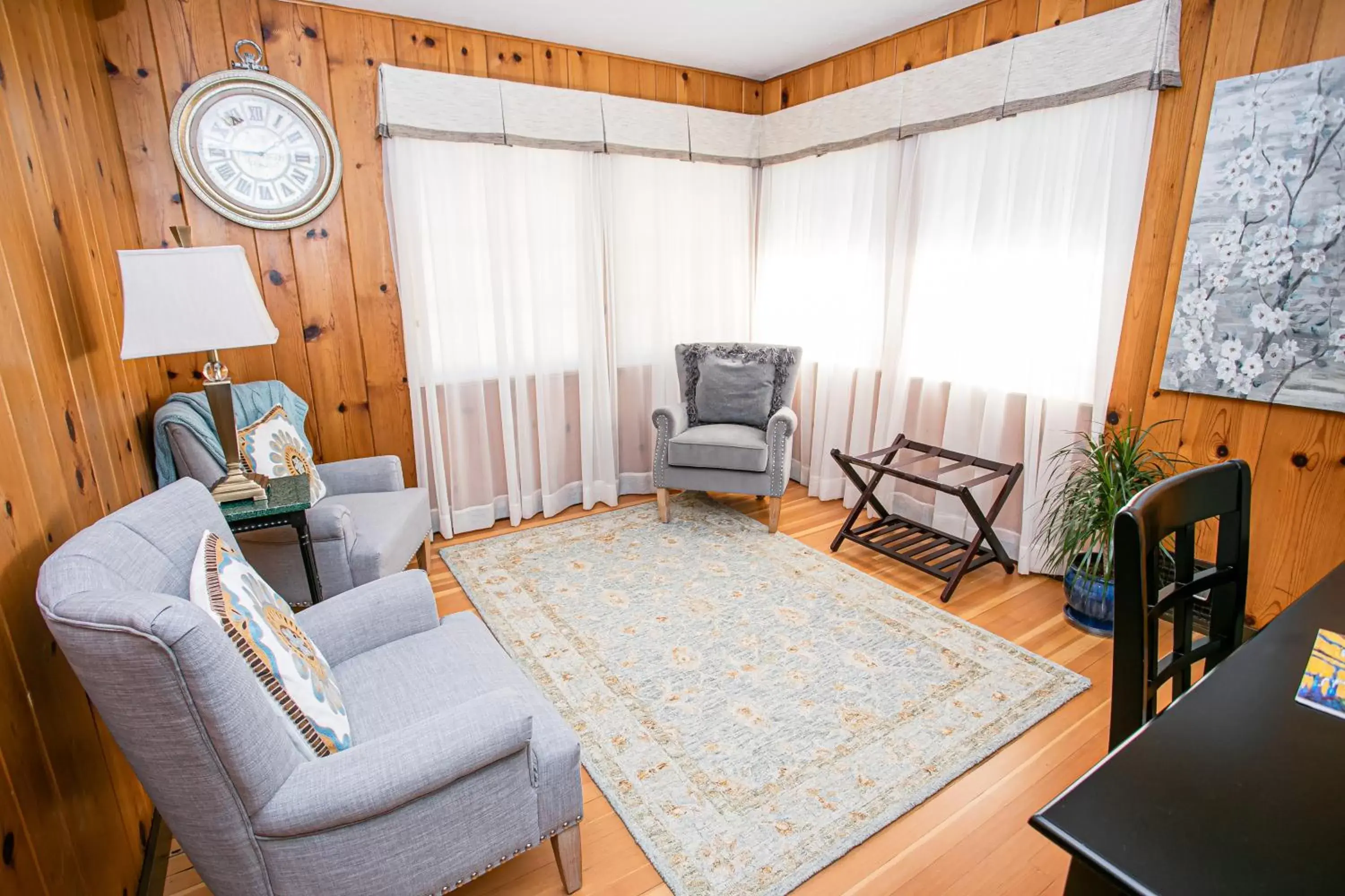 Seating Area in Hummingbird Estate