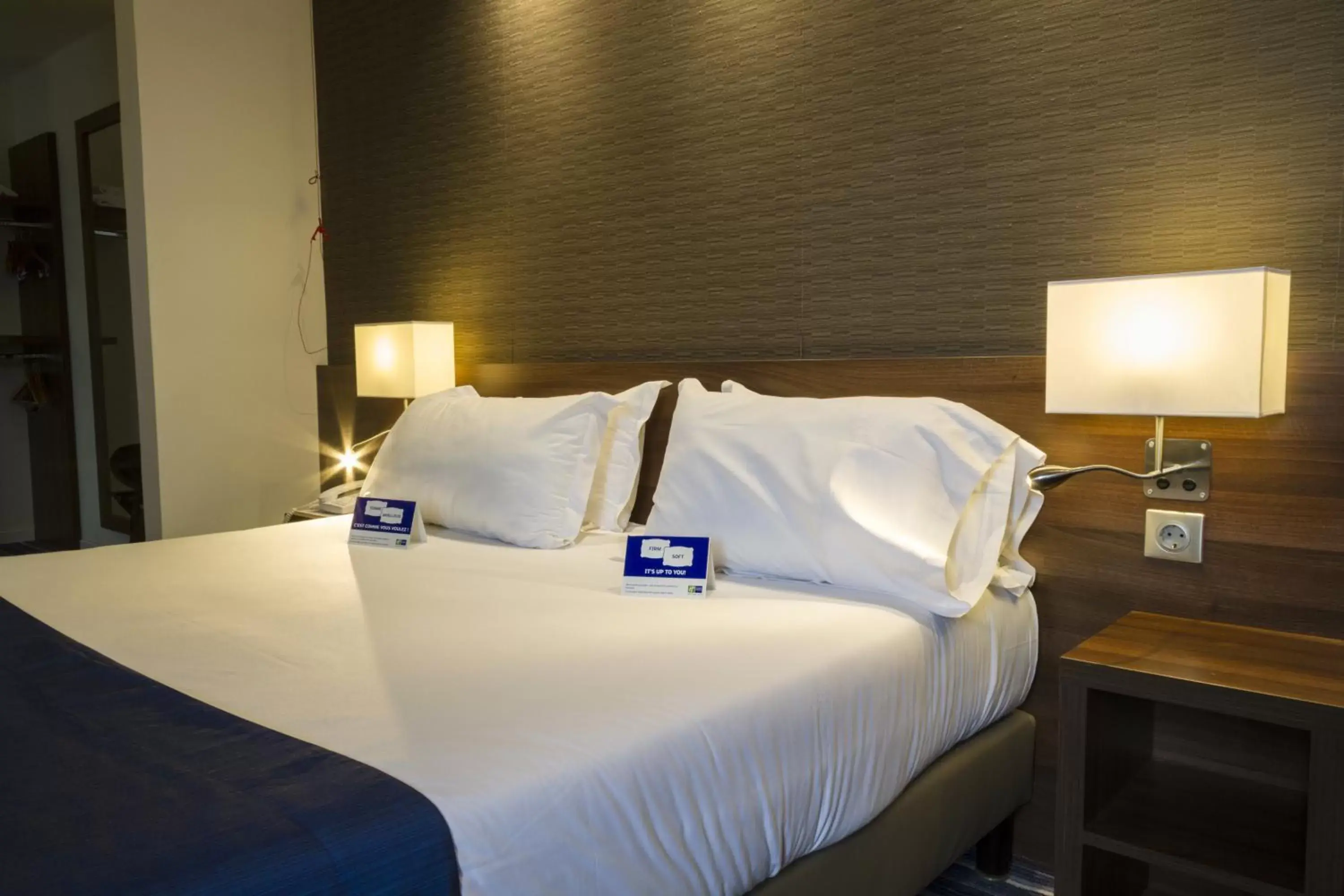 Photo of the whole room, Bed in Holiday Inn Express Amiens, an IHG Hotel