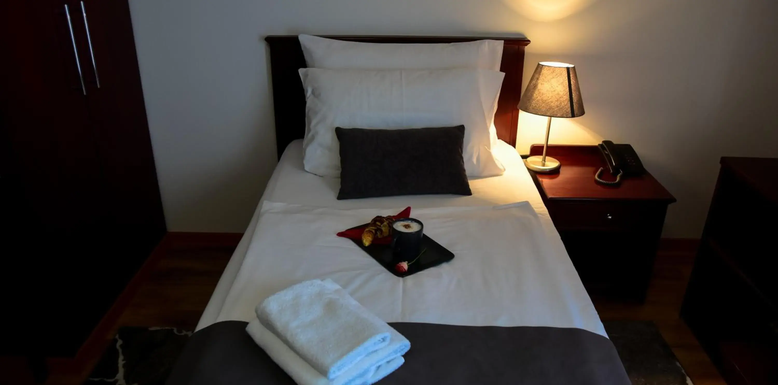 Bed in Hotel Meridijan16