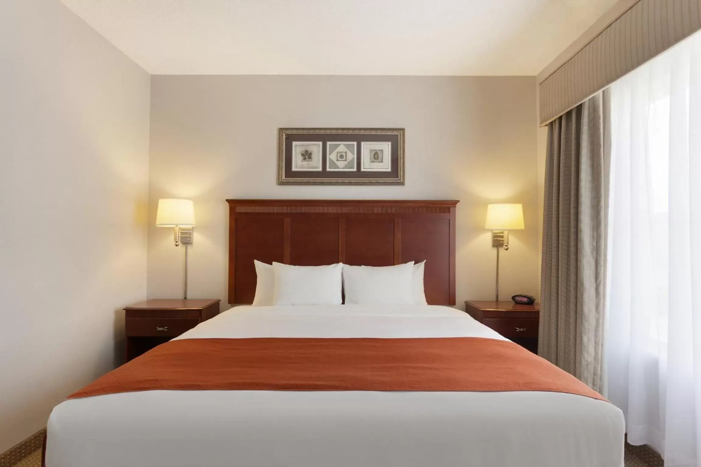 Bed, Room Photo in Country Inn & Suites by Radisson, Harrisonburg, VA