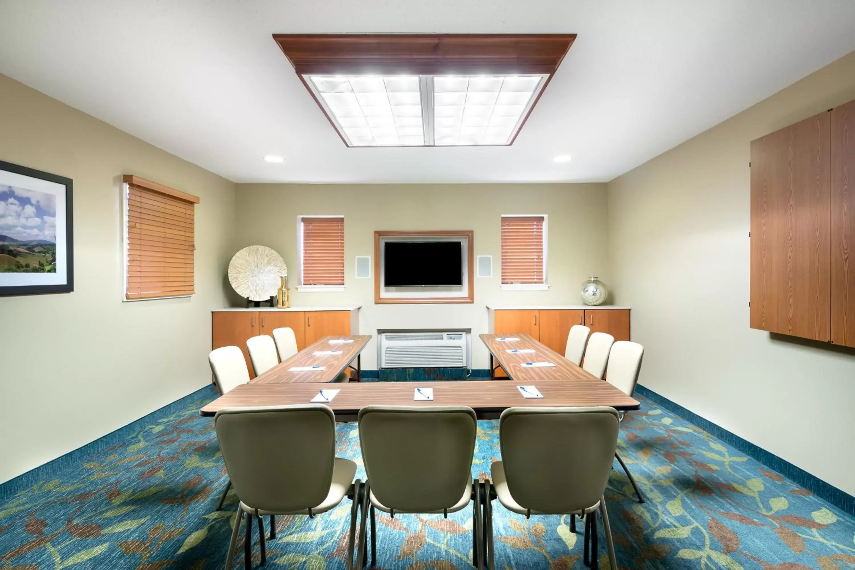 Meeting/conference room in Candlewood Suites Sterling, an IHG Hotel