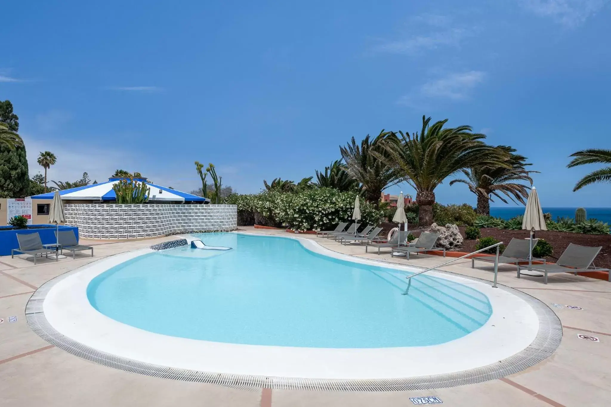 Swimming Pool in Hotel LIVVO Risco del Gato Suites