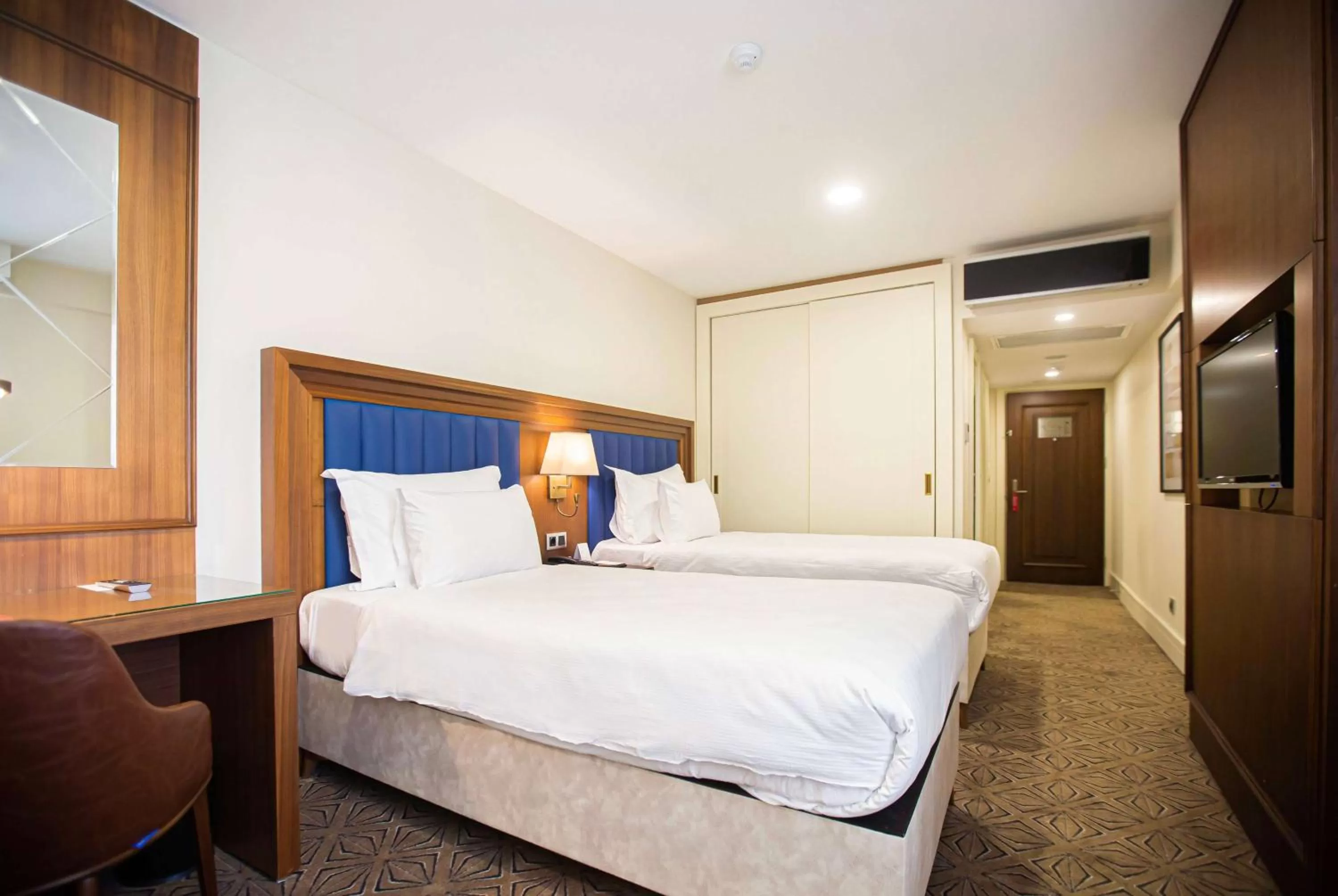 Photo of the whole room, Bed in Ramada Plaza Sultanahmet