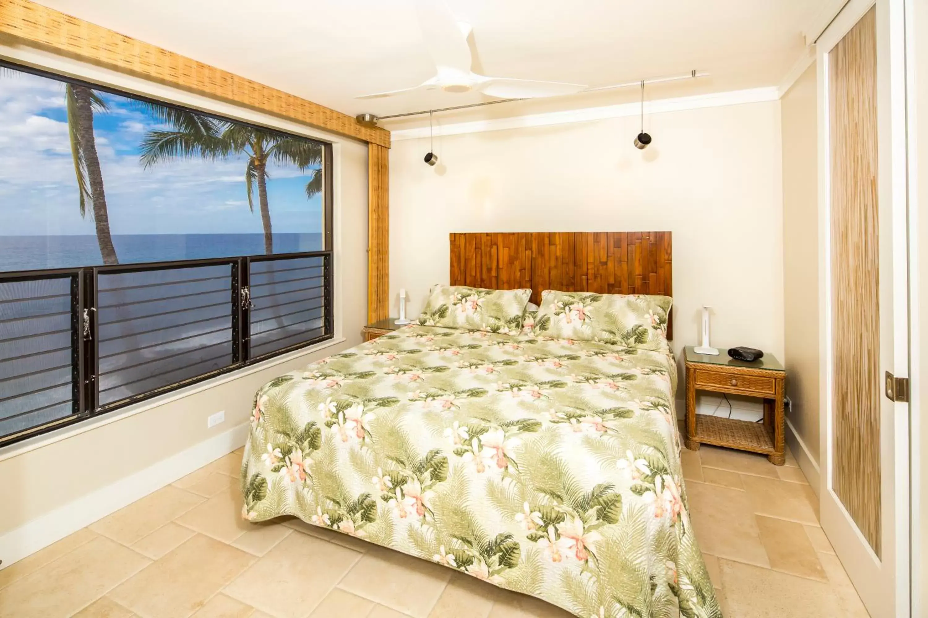 Bedroom, Bed in Castle Poipu Shores