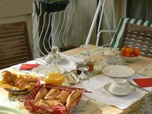 Breakfast, Restaurant/Places to Eat in Maison d'Hôtes et Roulotte" Le 6 Bis"