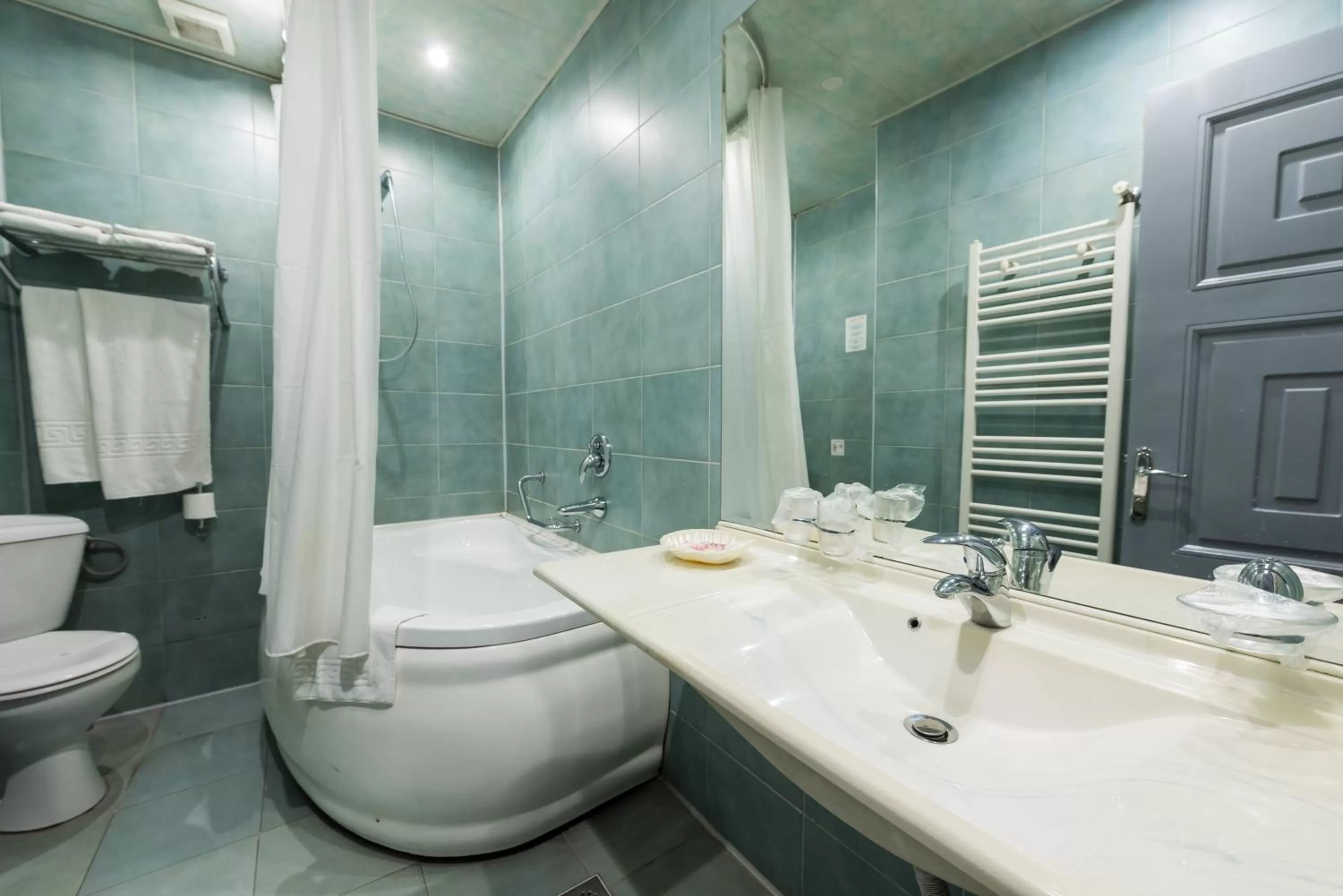 Relax Comfort Suites Hotel