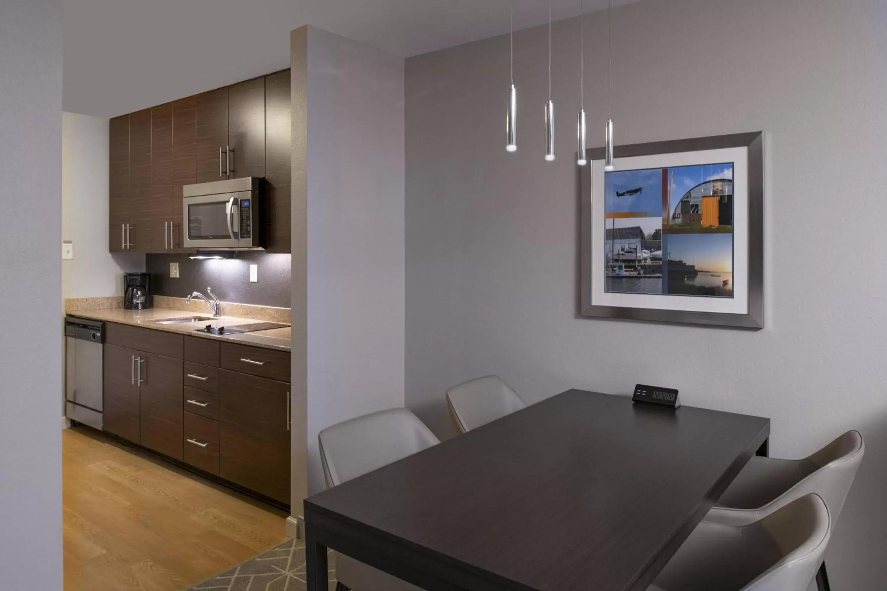 Bedroom, Kitchen/Kitchenette in TownePlace Suites by Marriott Providence North Kingstown