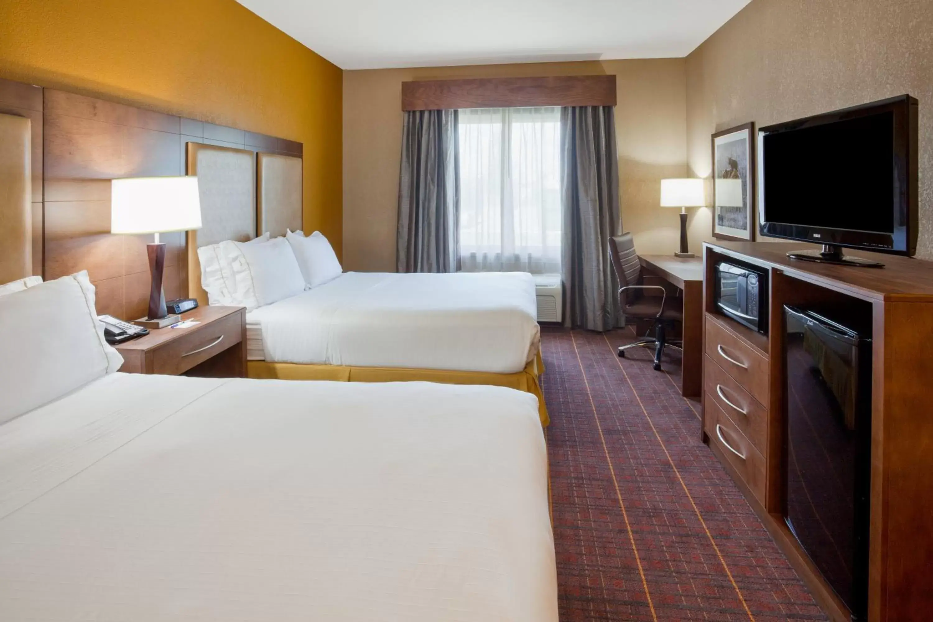 Photo of the whole room, Bed in Holiday Inn Express Hotel & Suites Brainerd-Baxter, an IHG Hotel