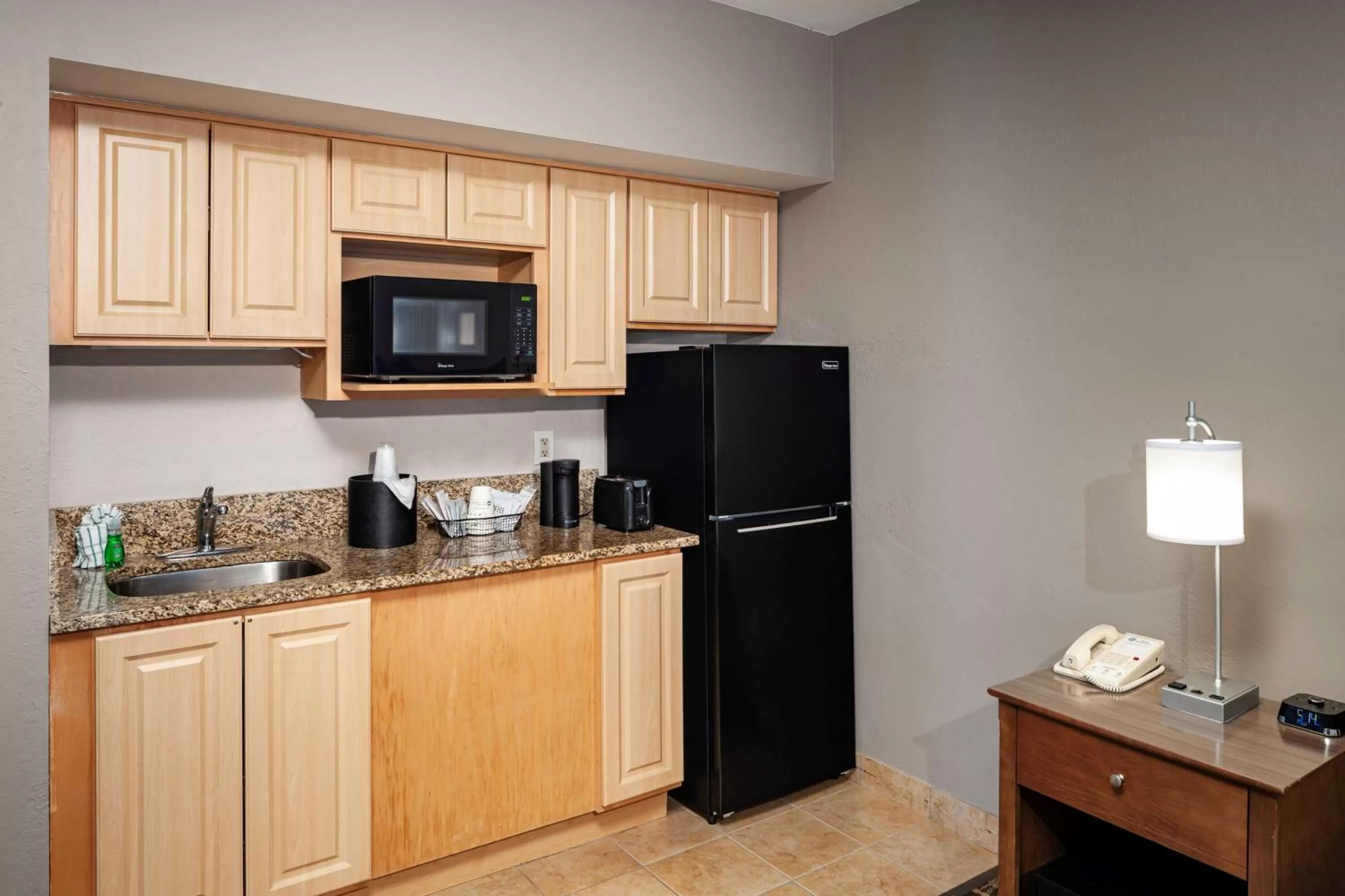 Bedroom in Best Western New Smyrna Beach Hotel & Suites