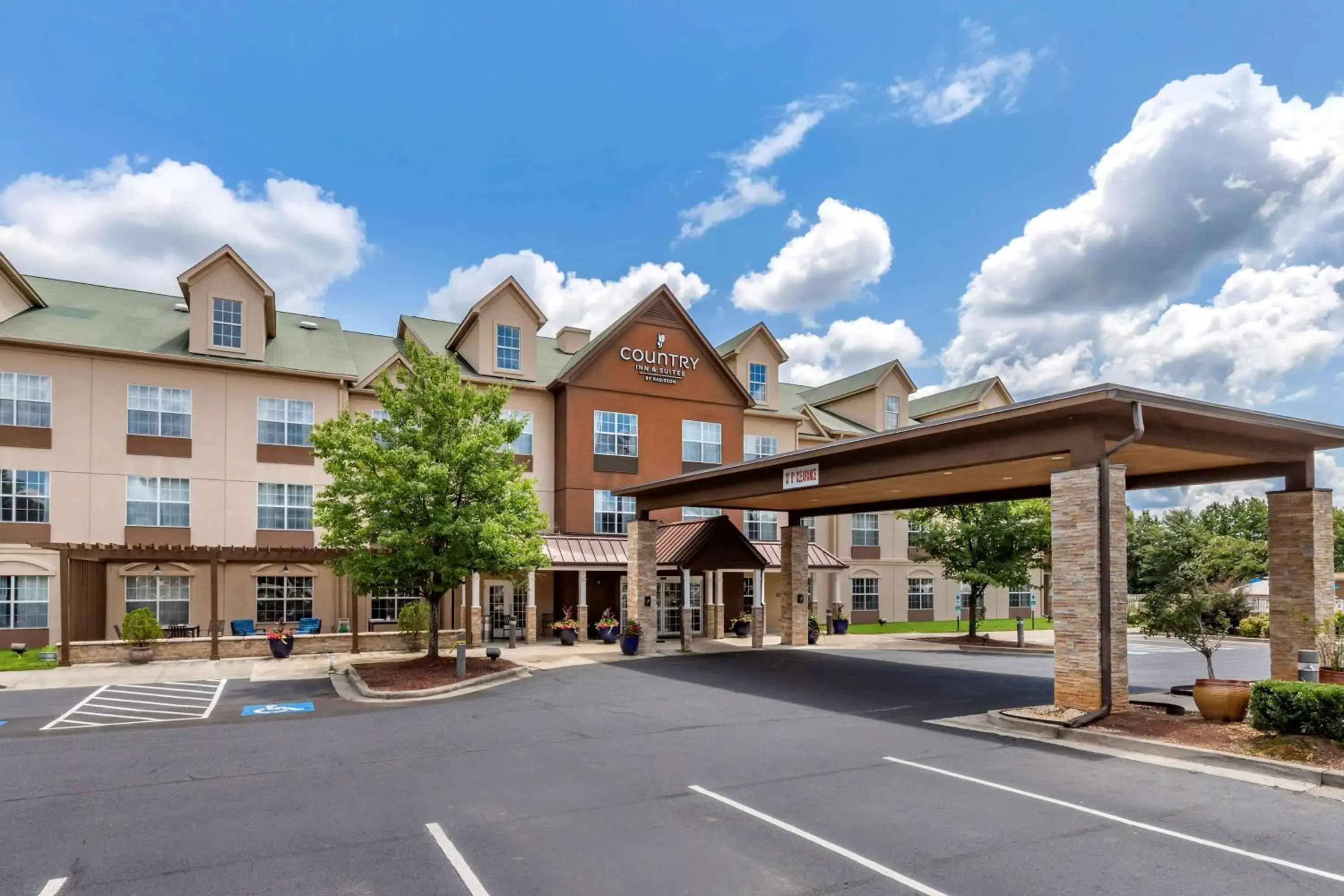 Property Building in Country Inn & Suites by Radisson, Aiken, SC